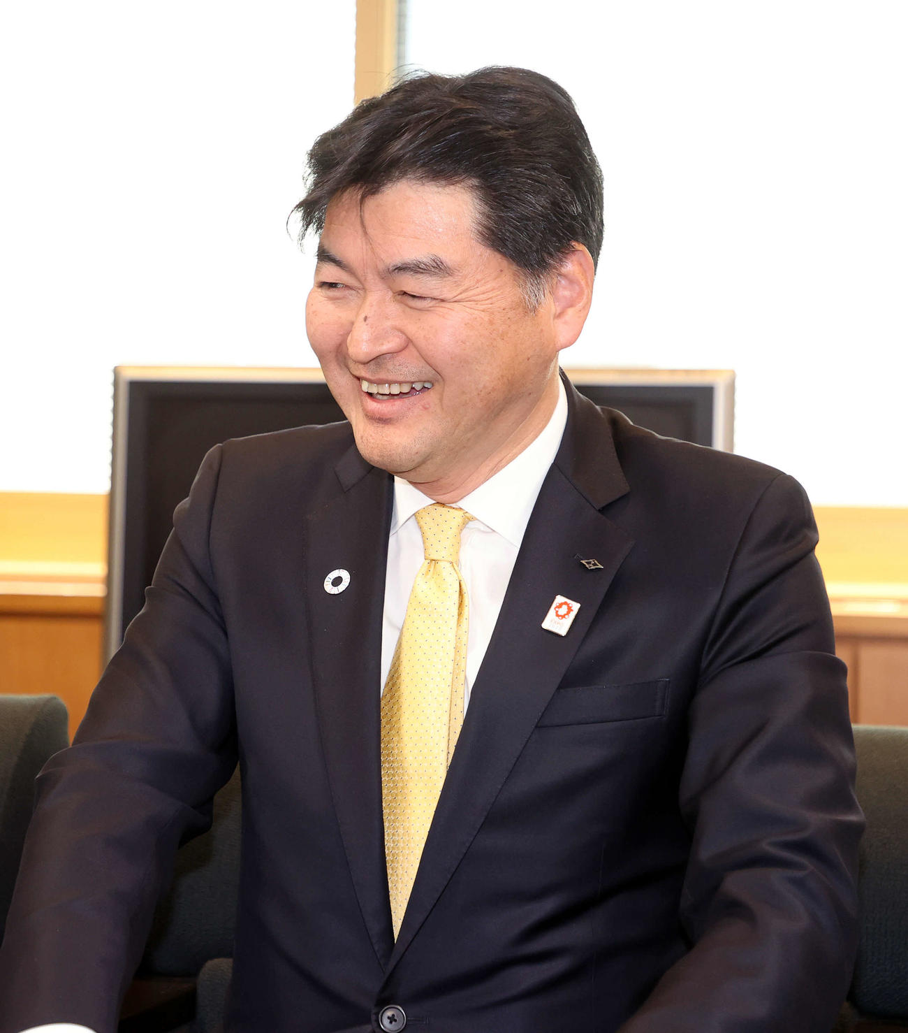 対談中、笑顔を見せる久須阪神電気鉄道社長（撮影・鈴木正人）