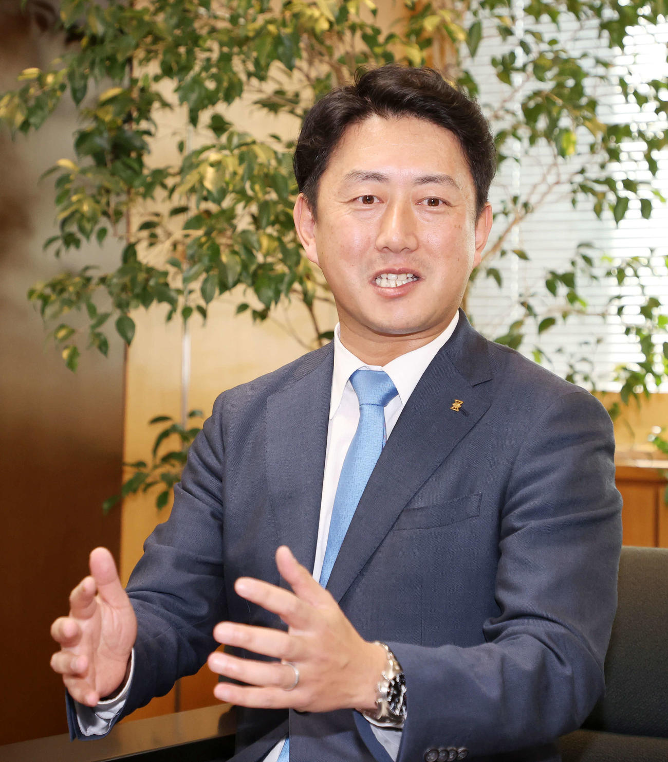 対談する松本尼崎市長（撮影・鈴木正人）