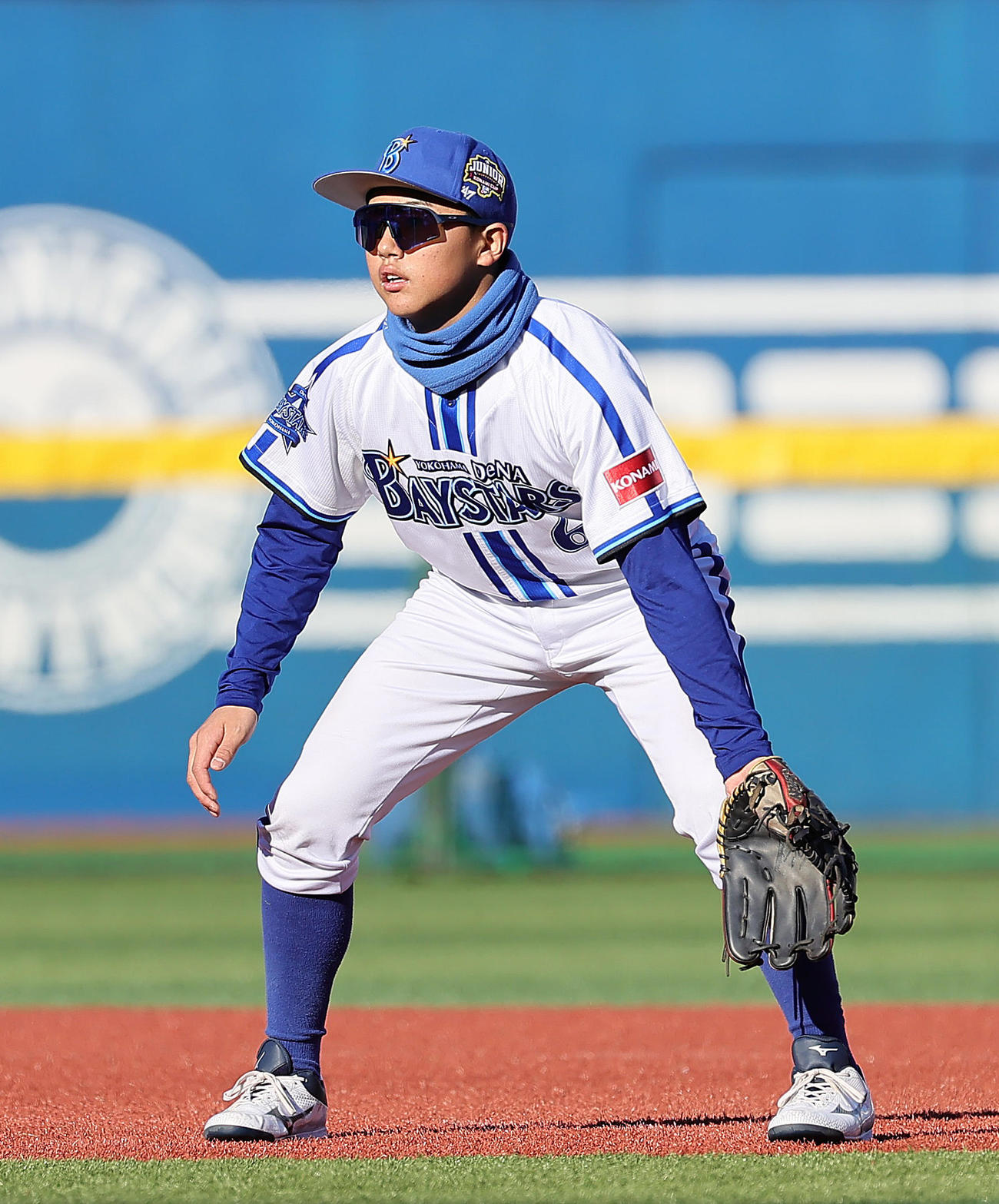 広島ジュニア対DeNAジュニア　守りにつくDeNAジュニア遊撃手井端巧（撮影・足立雅史）