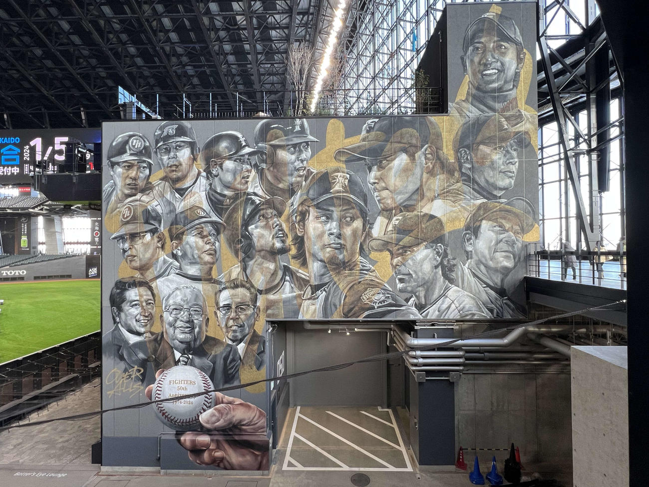 日本ハム球団創立50周年を記念しエスコンフィールド北海道に描かれた新ウォールアート（撮影・佐藤翔太）