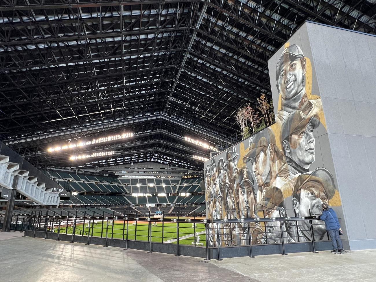 日本ハム球団創立50周年を記念しエスコンフィールド北海道に描かれた新ウォールアート（撮影・佐藤翔太）