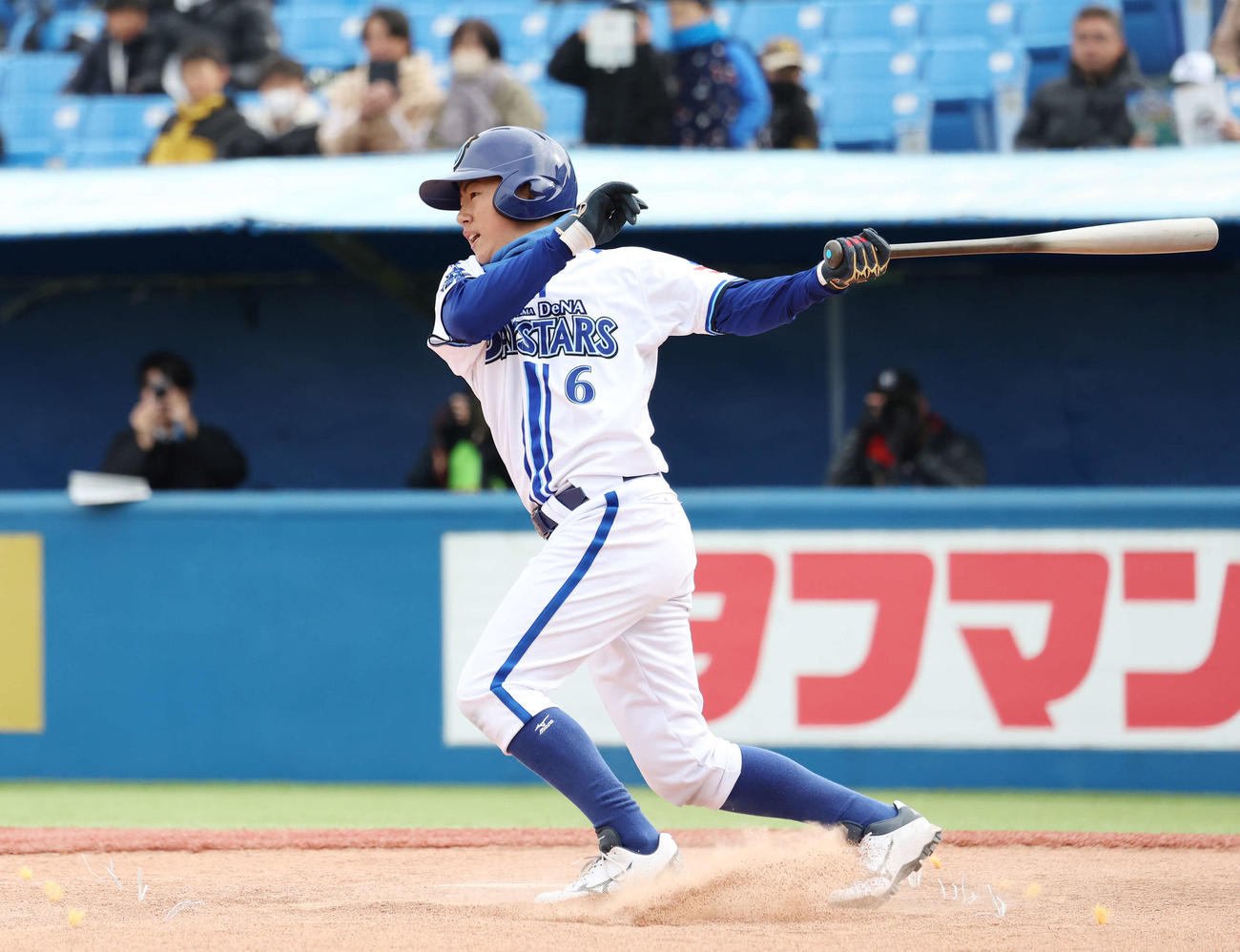 楽天ジュニア対DeNAジュニア　4回裏DeNAジュニア無死、左前打を放つ井端巧（撮影・宮地輝）