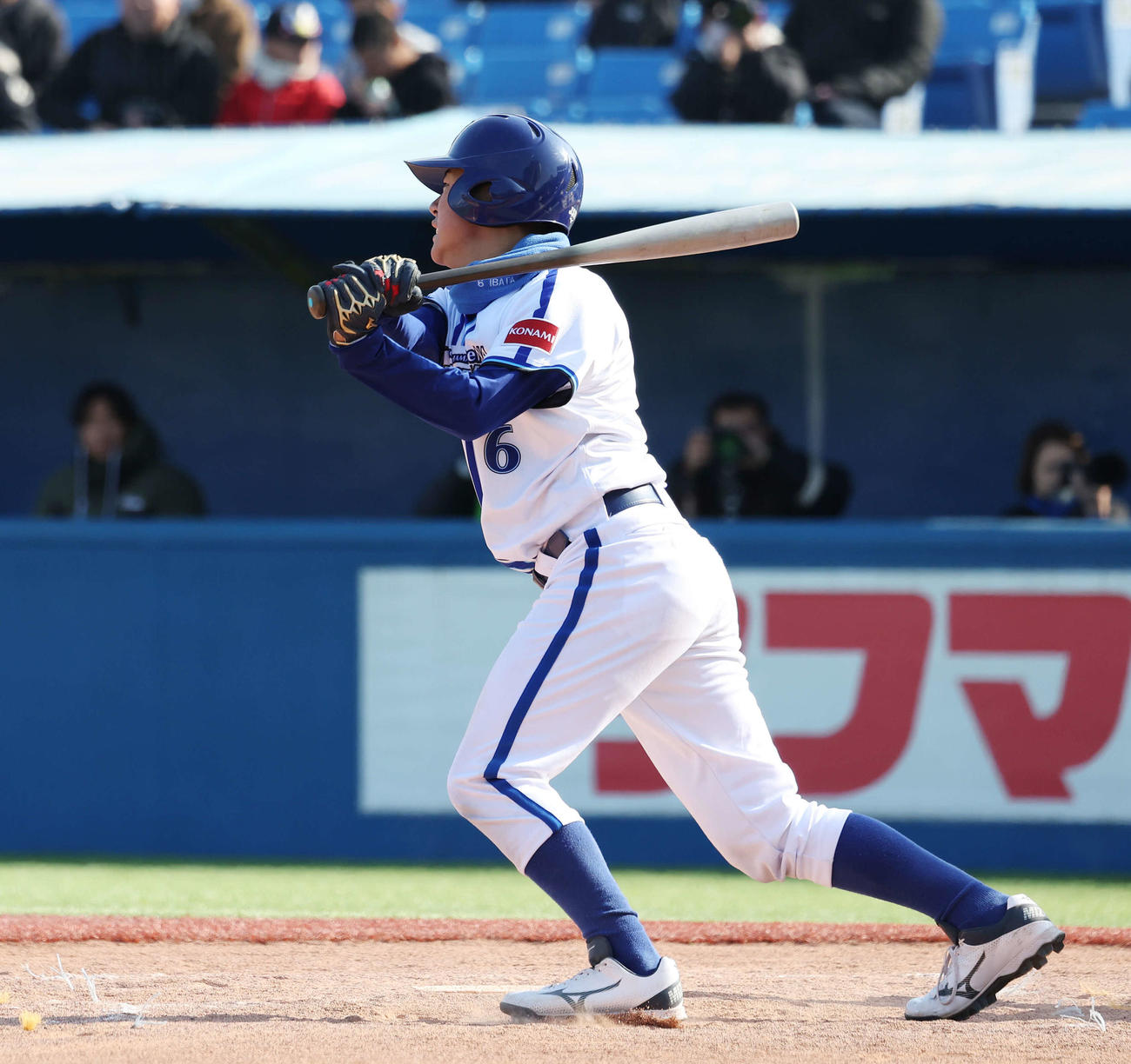 DeNAジュニア対ヤクルトジュニア　3回表DeNAジュニア2死、右三塁打を放つ井端巧（撮影・宮地輝）