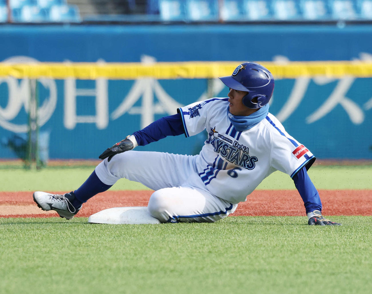 DeNAジュニア対ヤクルトジュニア　2回表DeNAジュニア無死一塁、二塁盗塁を決める井端巧（撮影・宮地輝）