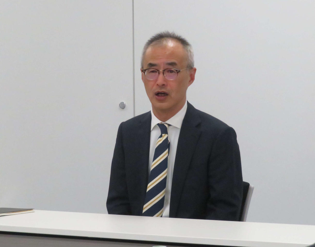 球団納めで取材に応じるオリックス湊球団社長（撮影・磯綾乃）