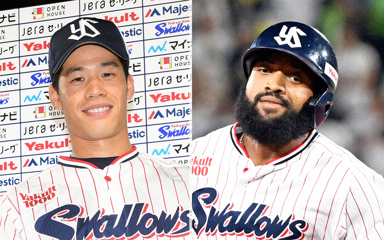 ヤクルト塩見（左）とサンタナ