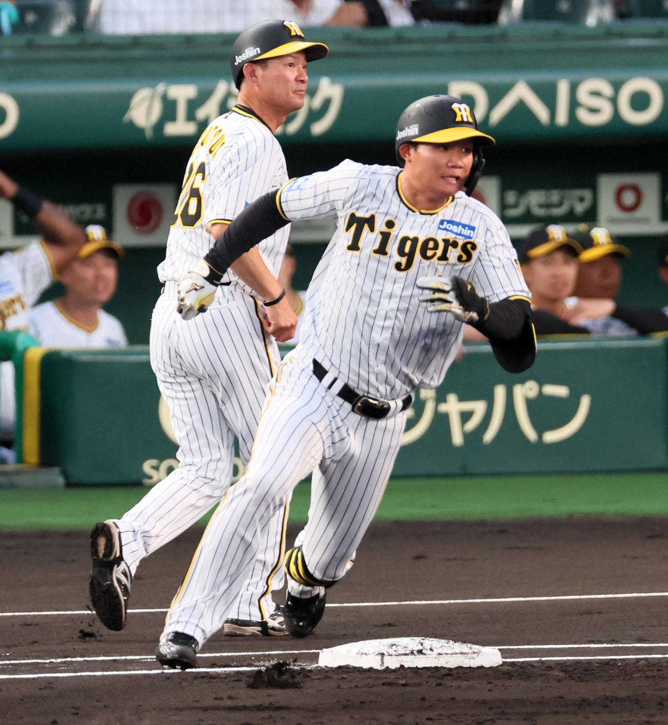 7月13日、DeNA戦の1回、阪神森下は左翼へ打球を放ち一塁を回る