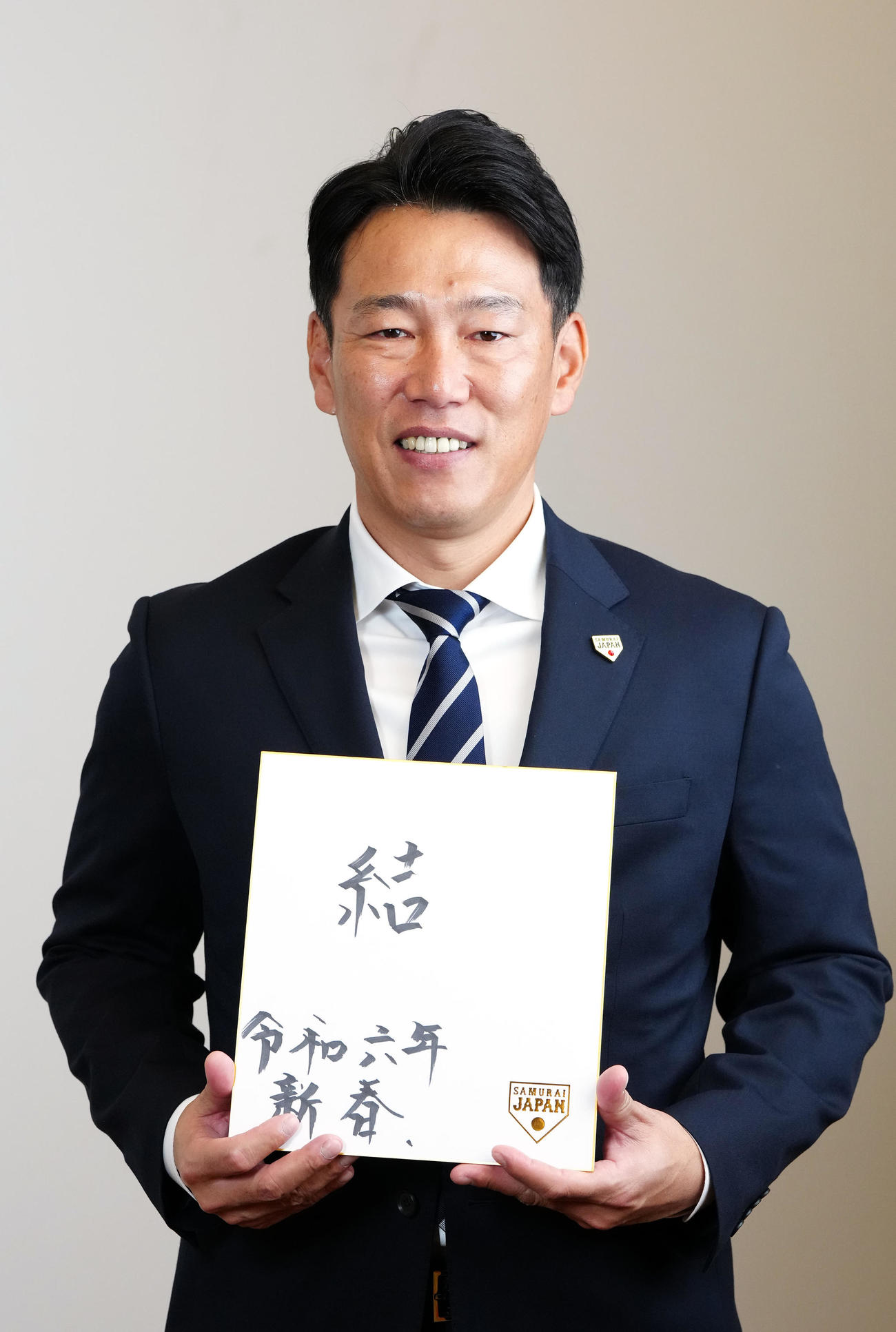 2024年の漢字一字として「結」と記した侍ジャパン井端監督（撮影・江口和貴）