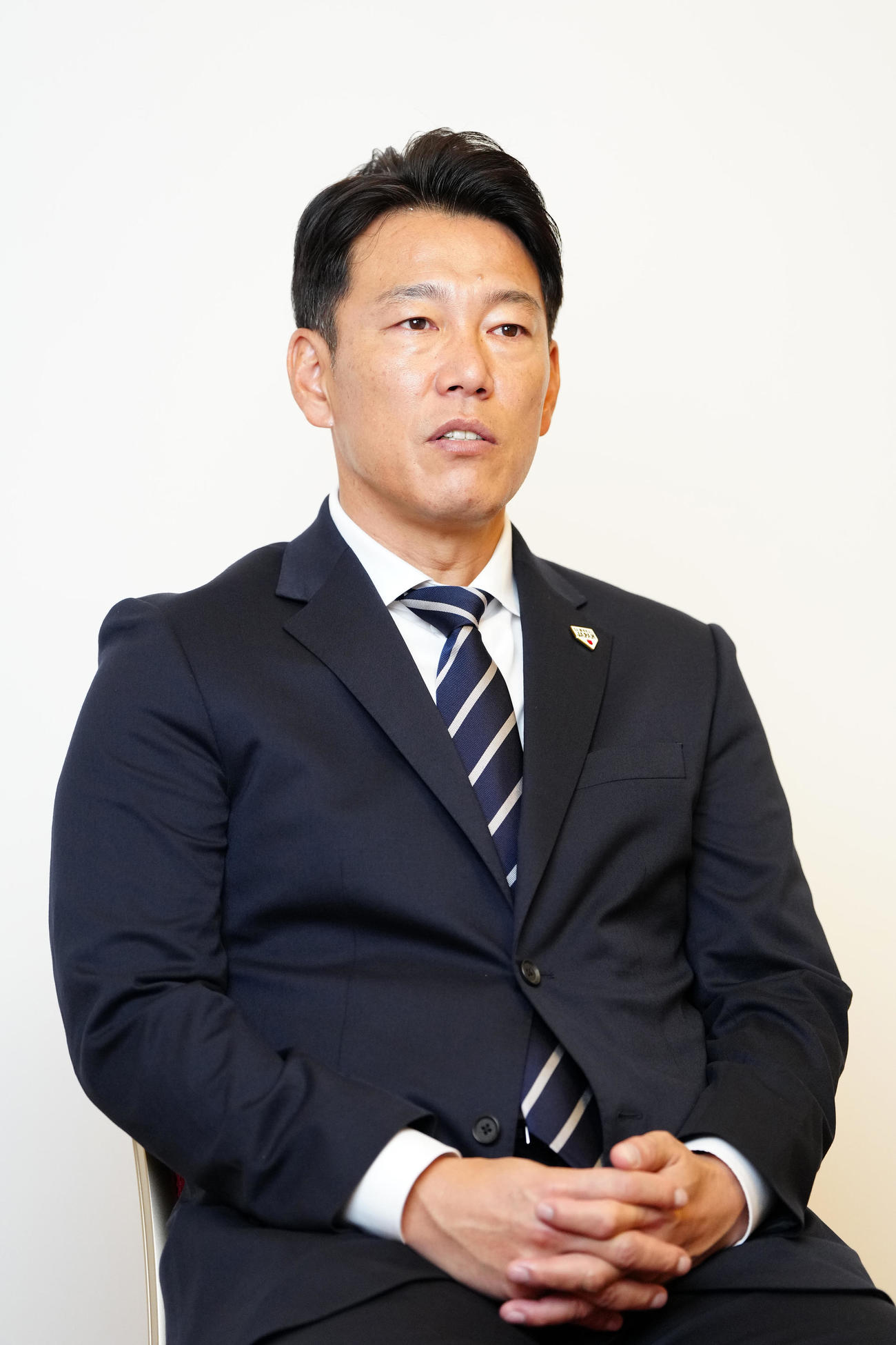 本紙インタビューを受ける侍ジャパン井端監督（撮影・江口和貴）