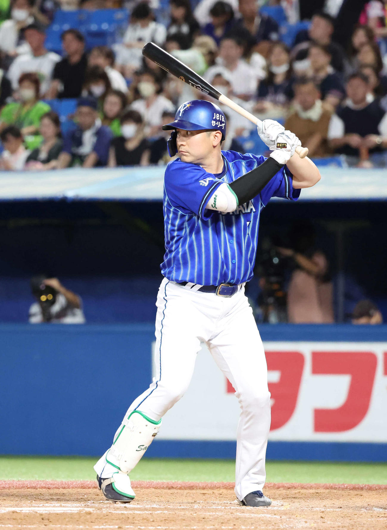 DeNA佐野恵太の構え（2023年7月撮影）