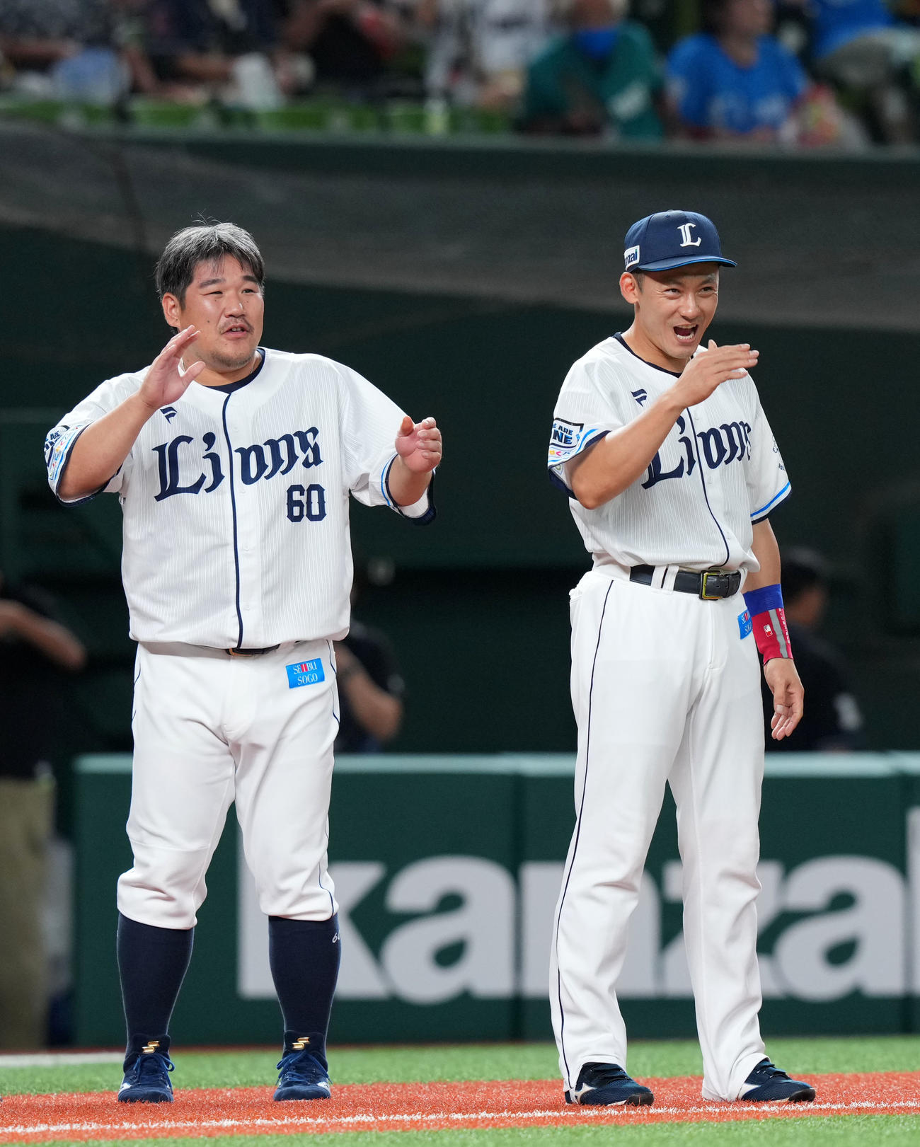 西武中村剛也（左）と栗山巧（2023年9月14日撮影）