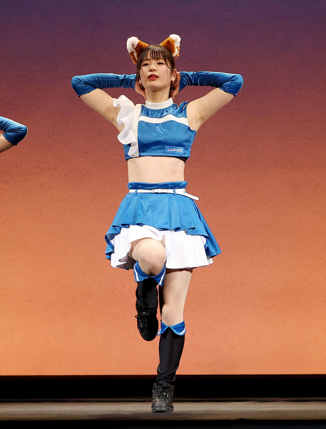 「きつねダンス　公式振り付けBOOK　ファイターズガール　ダンスパフォーマンス＆書籍お渡し会」取材会でのファイターズガール滝谷美夢さん＝2022年12月23日