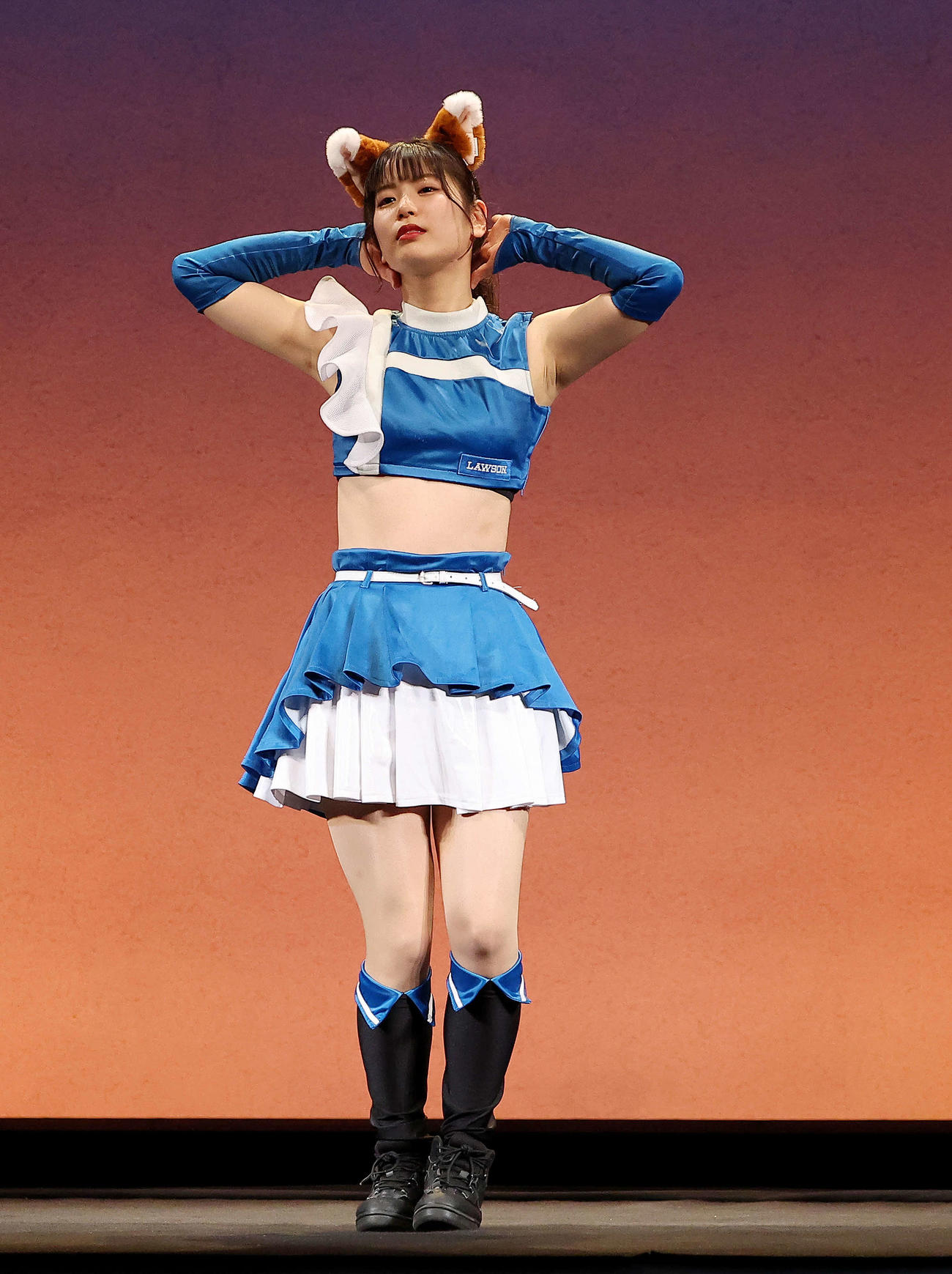 「きつねダンス　公式振り付けBOOK　ファイターズガール　ダンスパフォーマンス＆書籍お渡し会」取材会でのファイターズガール滝谷美夢さん＝2022年12月23日