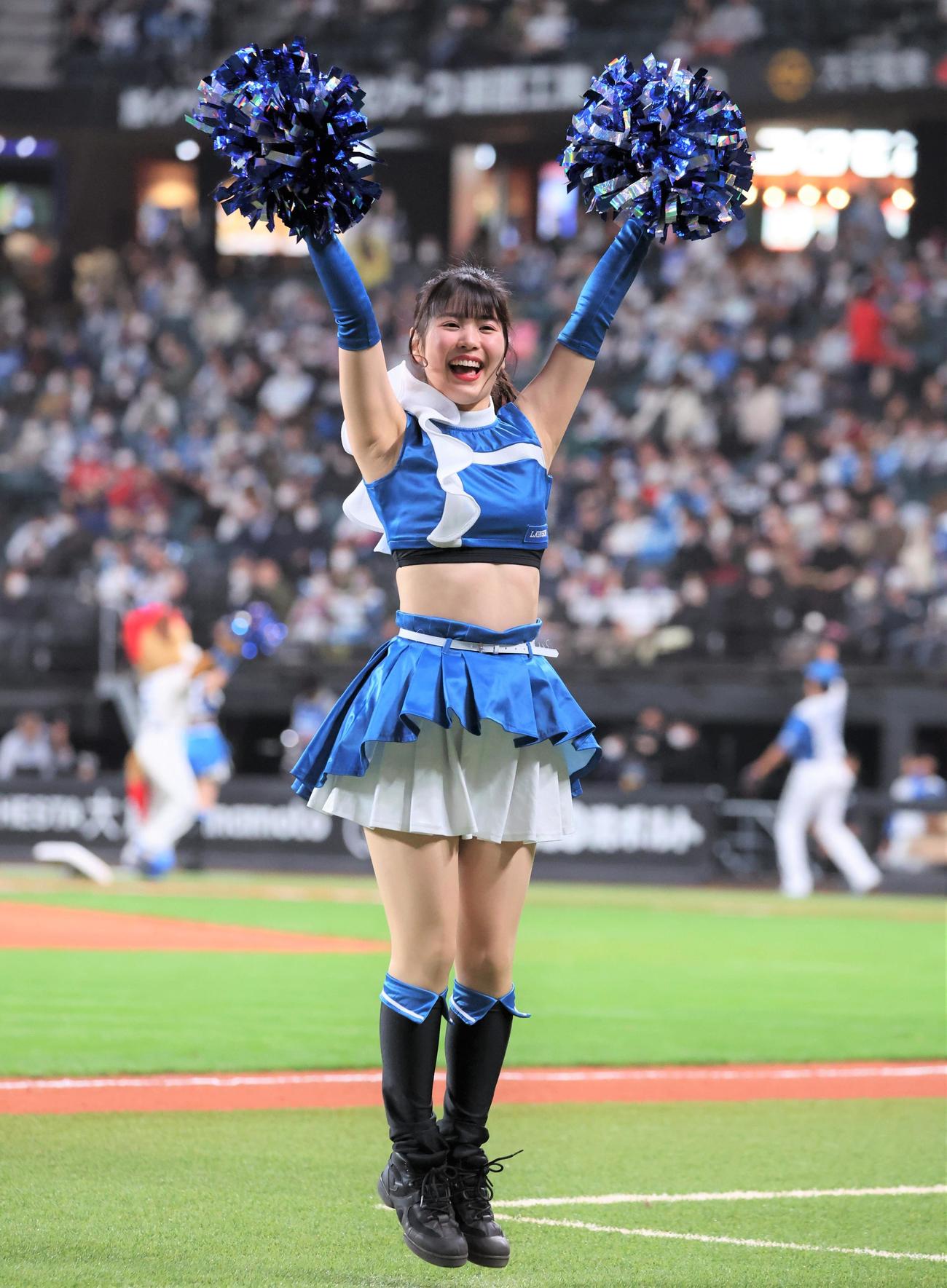 踊るファイターズガールの滝谷美夢さん