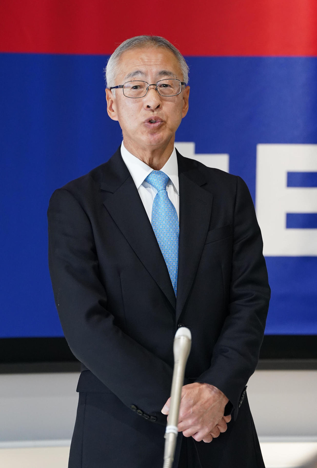 年始のあいさつをする吉川球団社長（撮影・森本幸一）