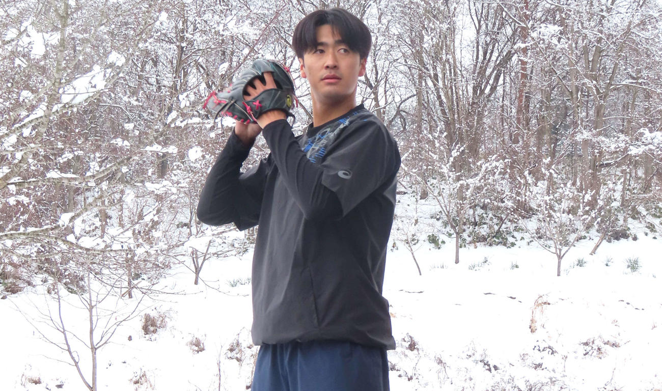巨人西舘は地元の岩手・一戸町で自主トレを公開した（撮影・黒須亮）