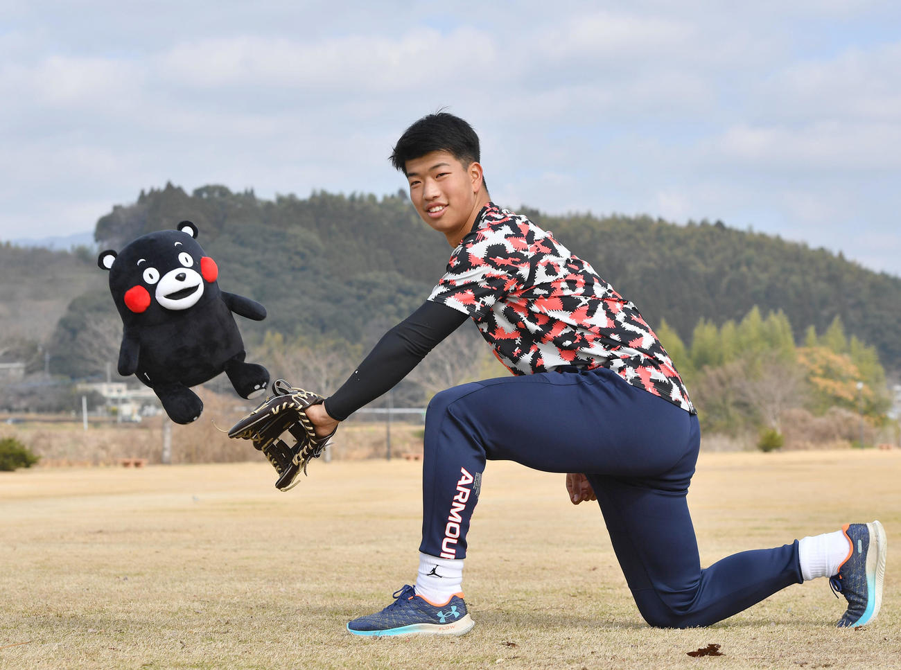 自主トレを公開した阪神百崎（撮影・岩下翔太）