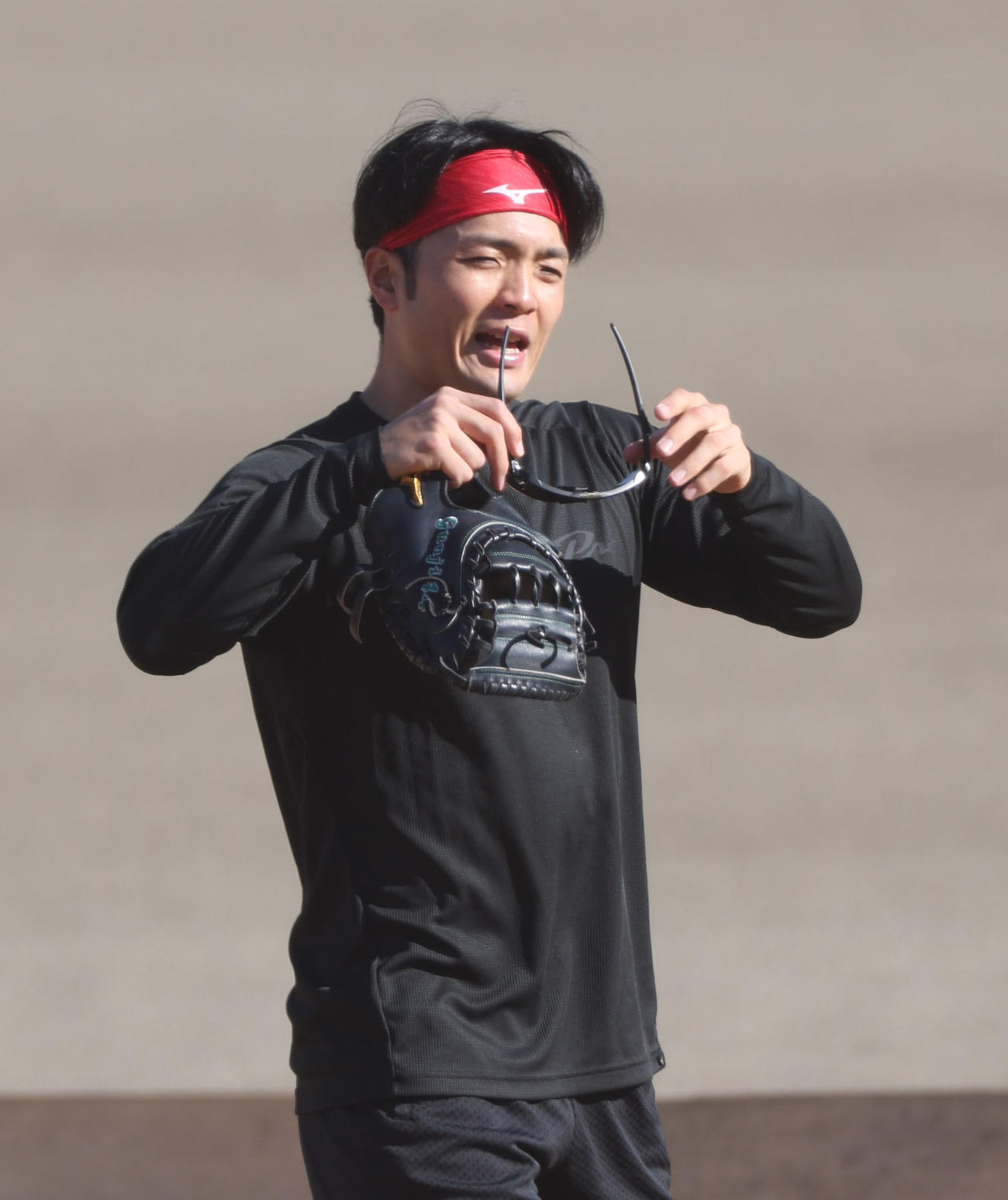 練習を終え引き揚げる日本ハム郡司（撮影・佐藤翔太）