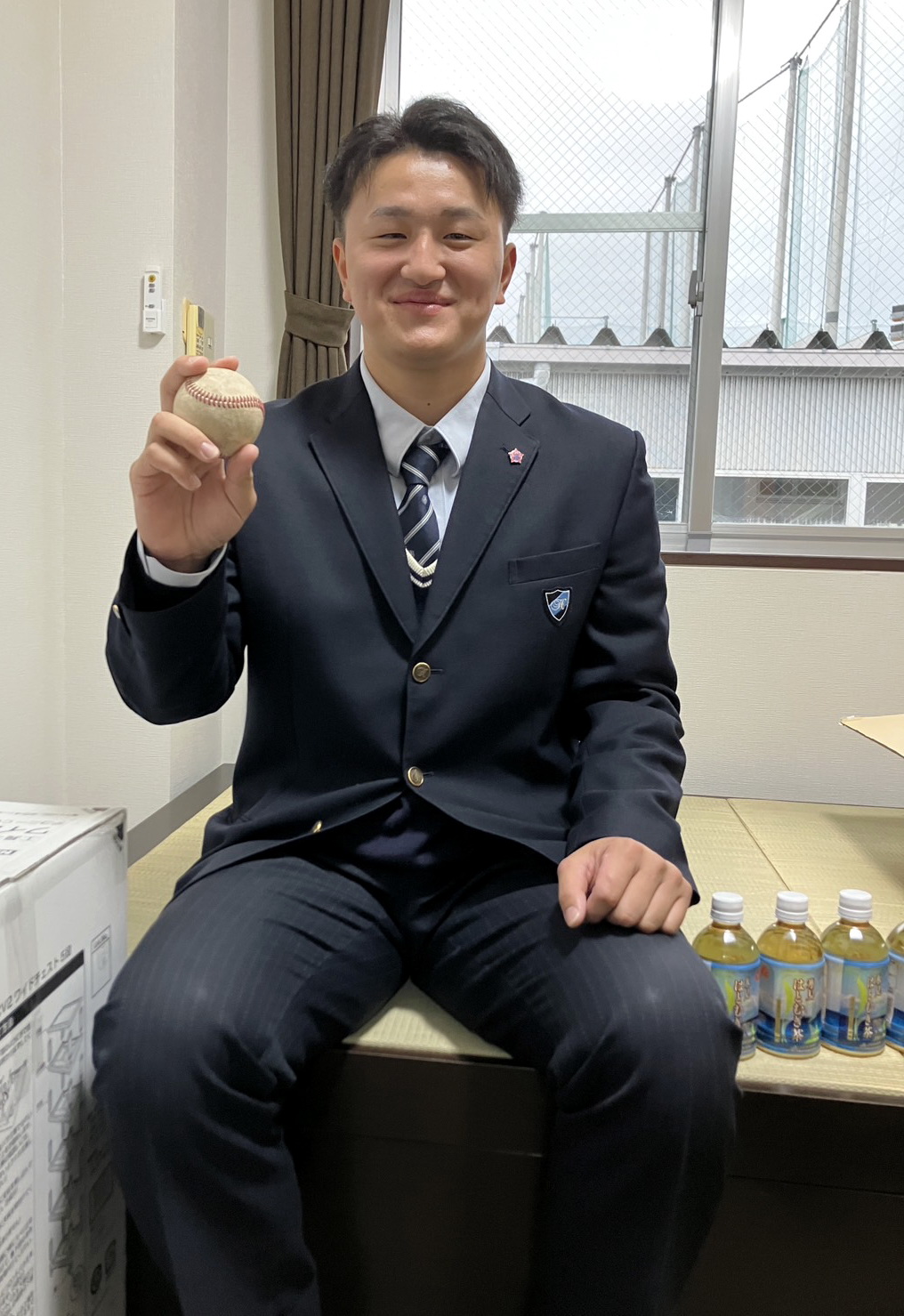 避難所で先輩とキャッチボールした硬球を持参し入寮した楽天ドラフト8位の青野