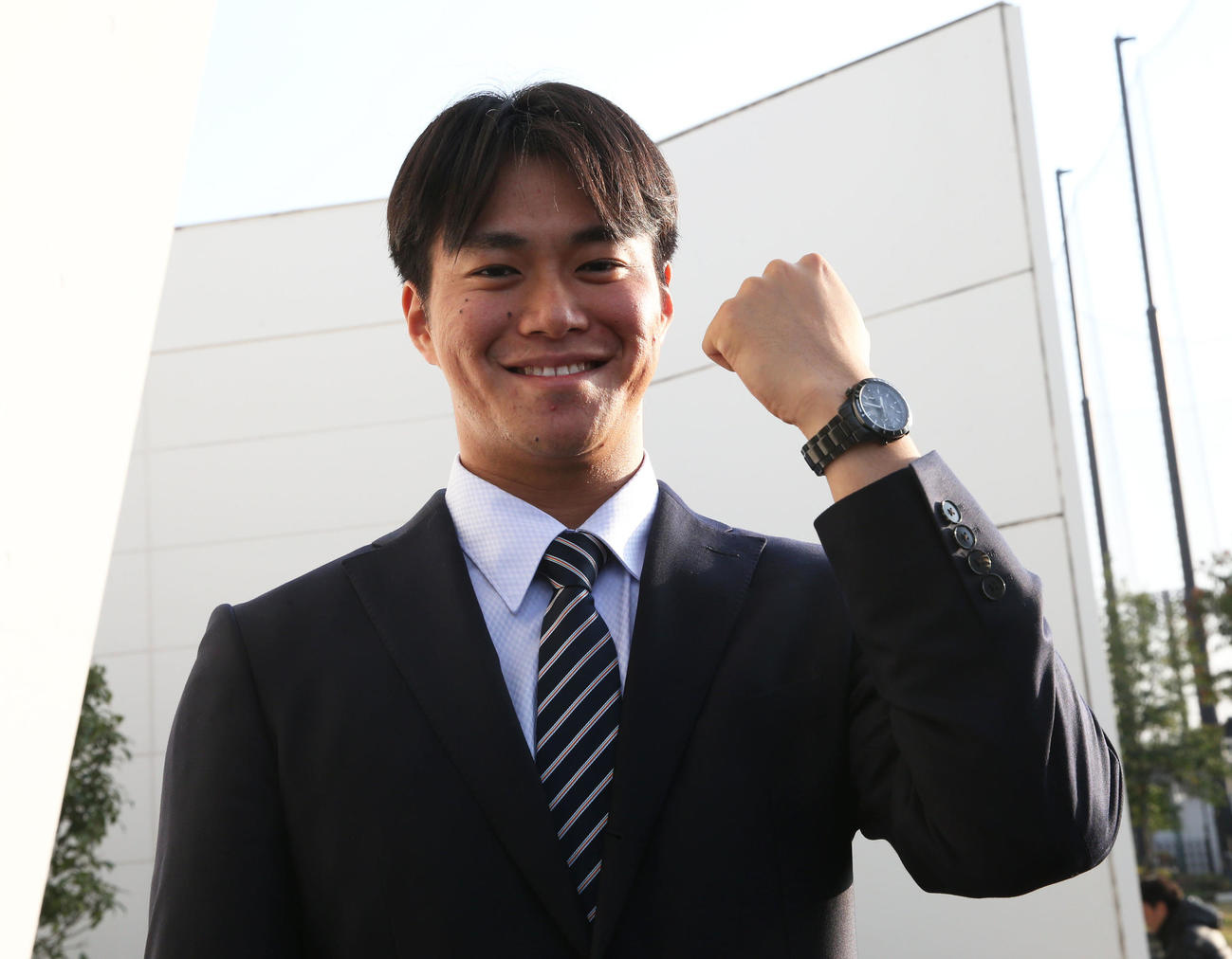 亡き祖父からもらった時計とともに入寮したソフトバンクのドラフト5位沢柳（撮影・冨田成美）