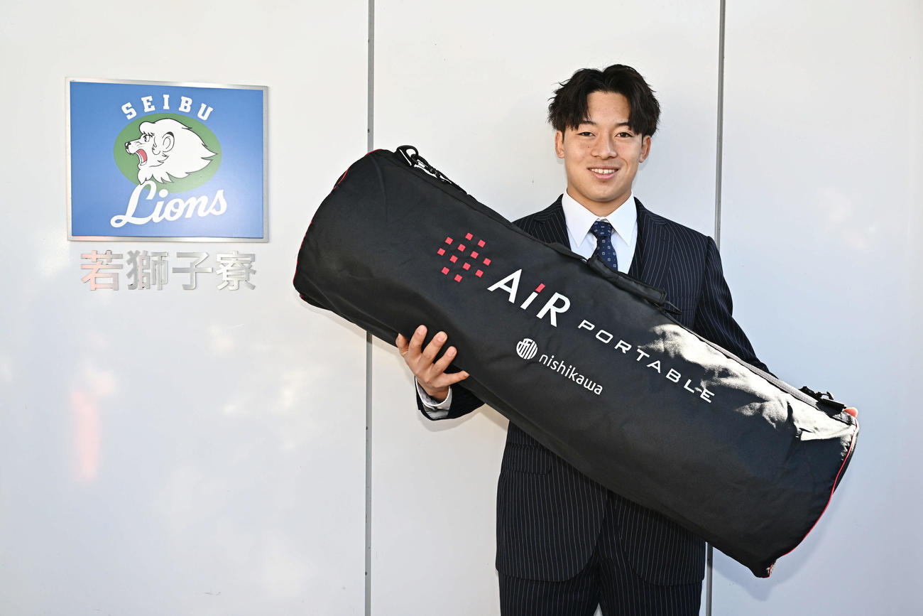 入寮した西武ドラフト5位の四国IL徳島・宮沢はマットレスを持参した（撮影・滝沢徹郎）