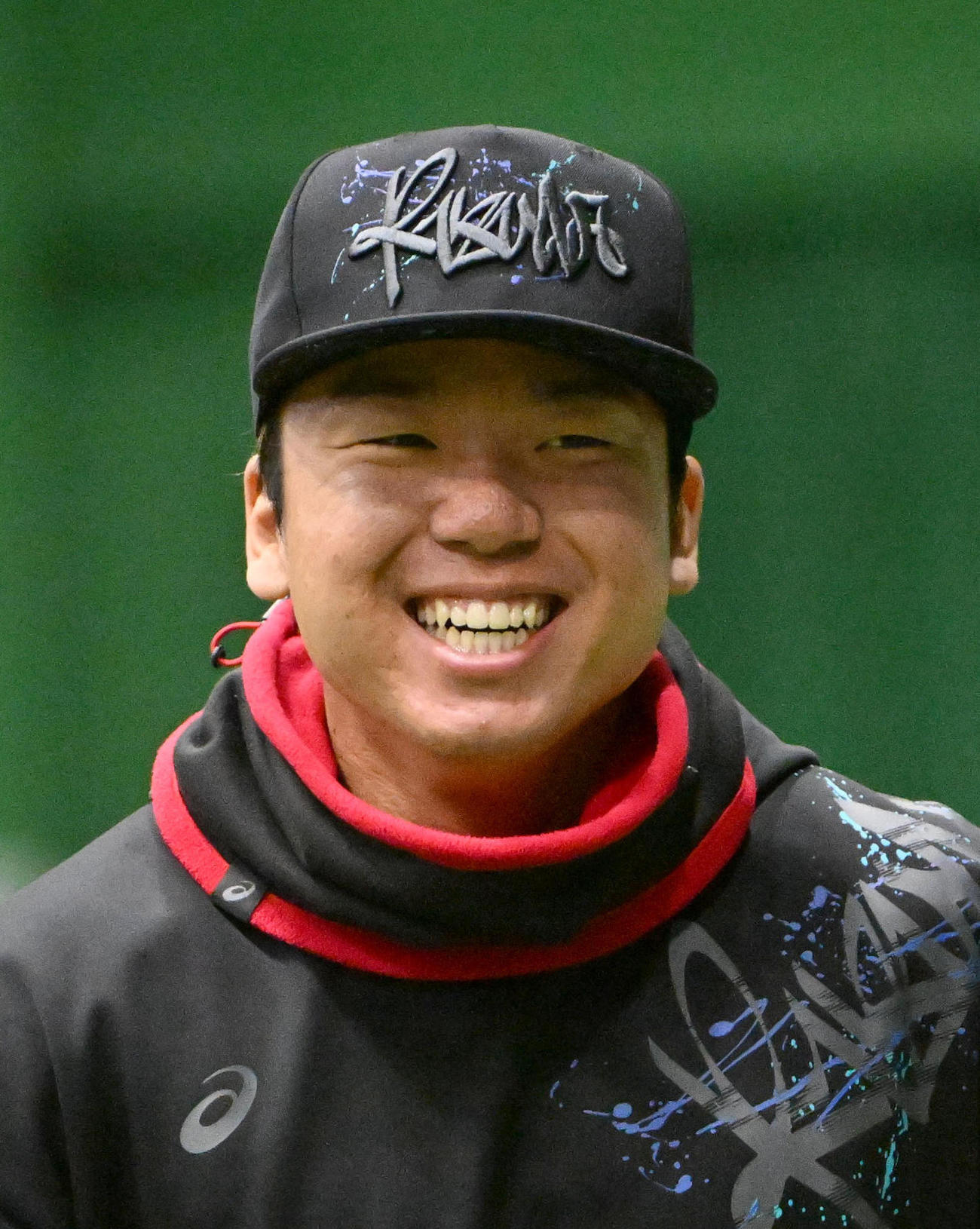 トレーニングの合間に笑顔を見せる村上頌樹（2023年12月28日撮影）