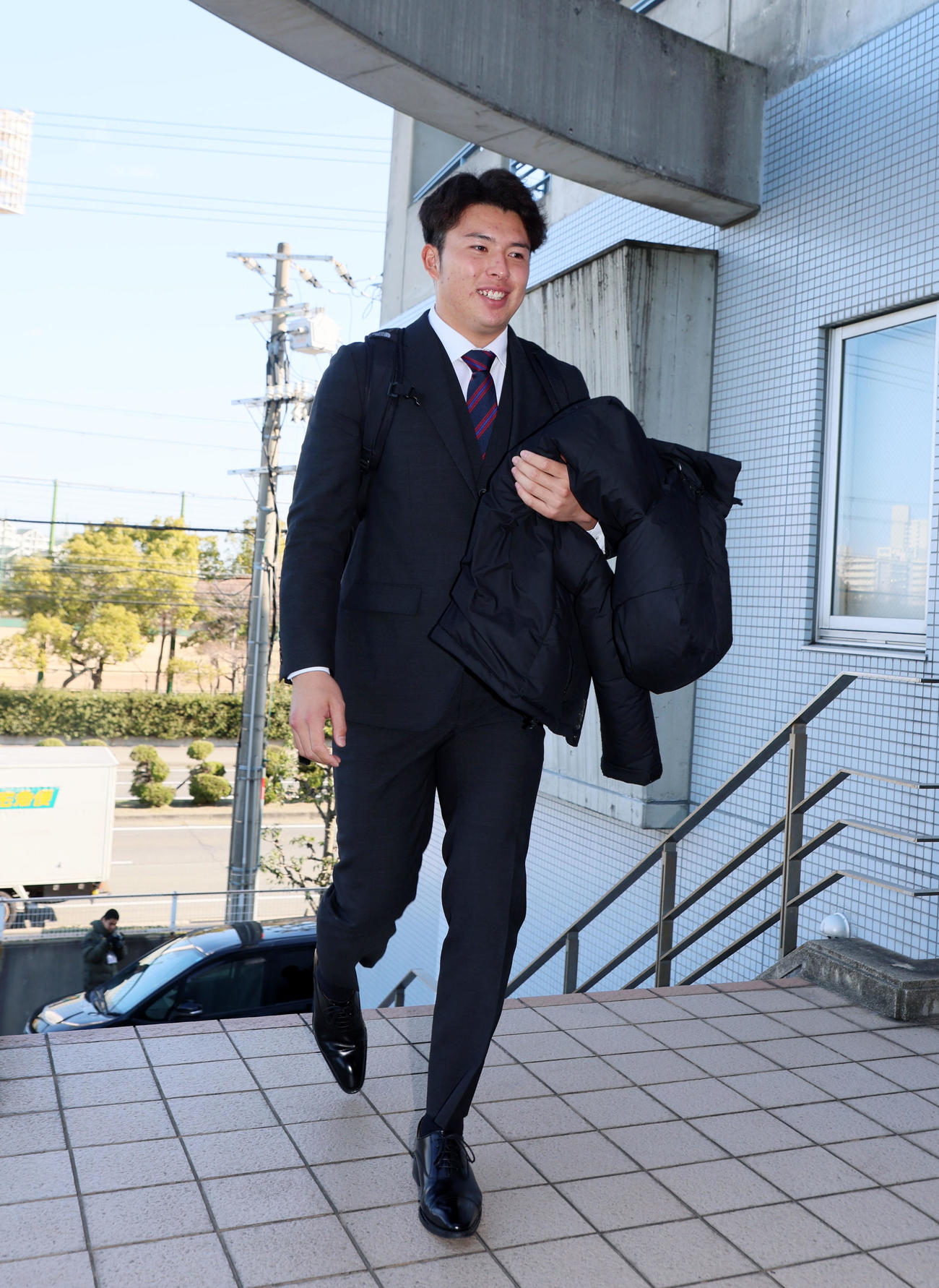 虎風荘へ入寮する椎葉（撮影・加藤哉）