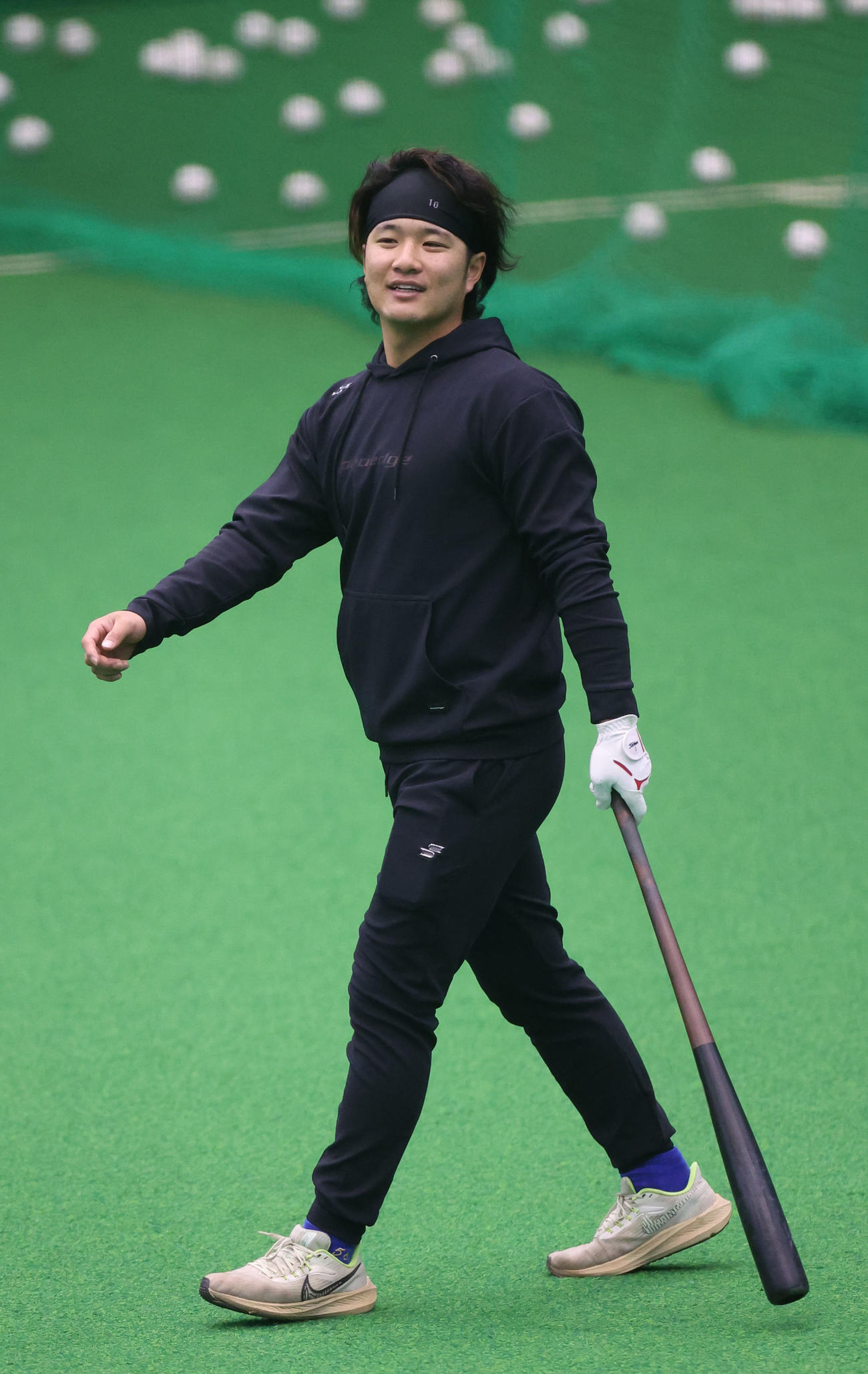 打撃練習に向かう日本ハム奈良間（撮影・佐藤翔太）