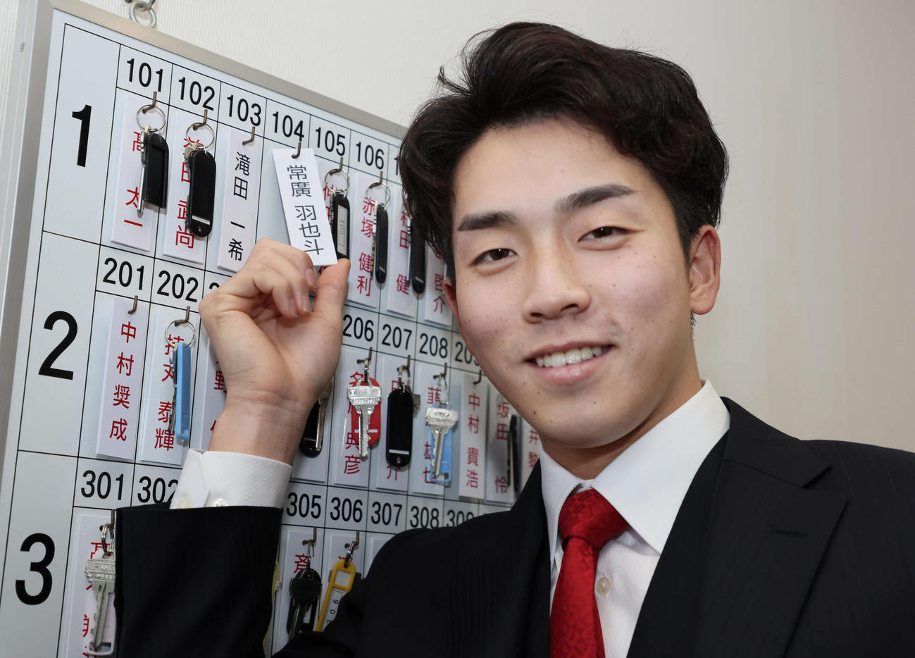 入寮した広島ドラフト1位の常広。部屋は104号室（撮影・加藤孝規）