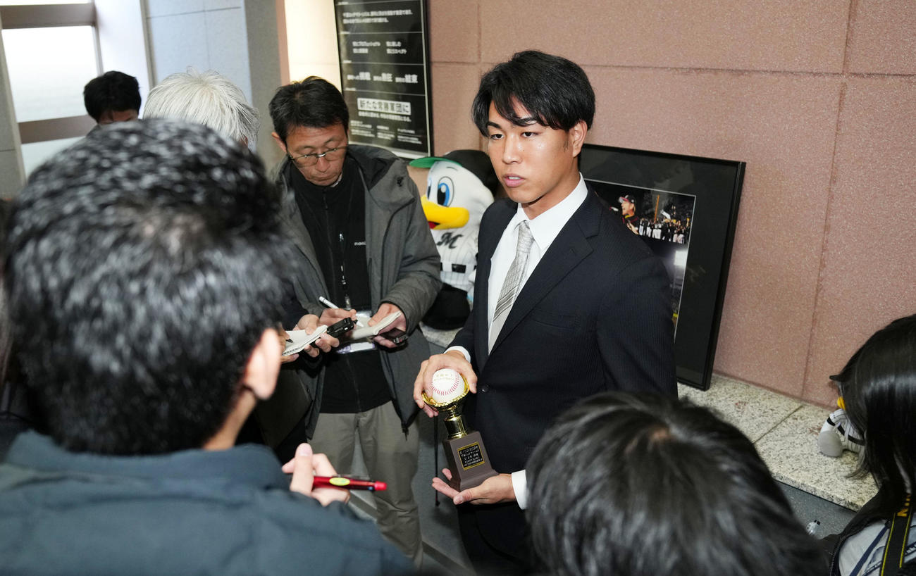 被災地を心配するロッテドラフト2位の日本海L富山・大谷（撮影・横山健太）