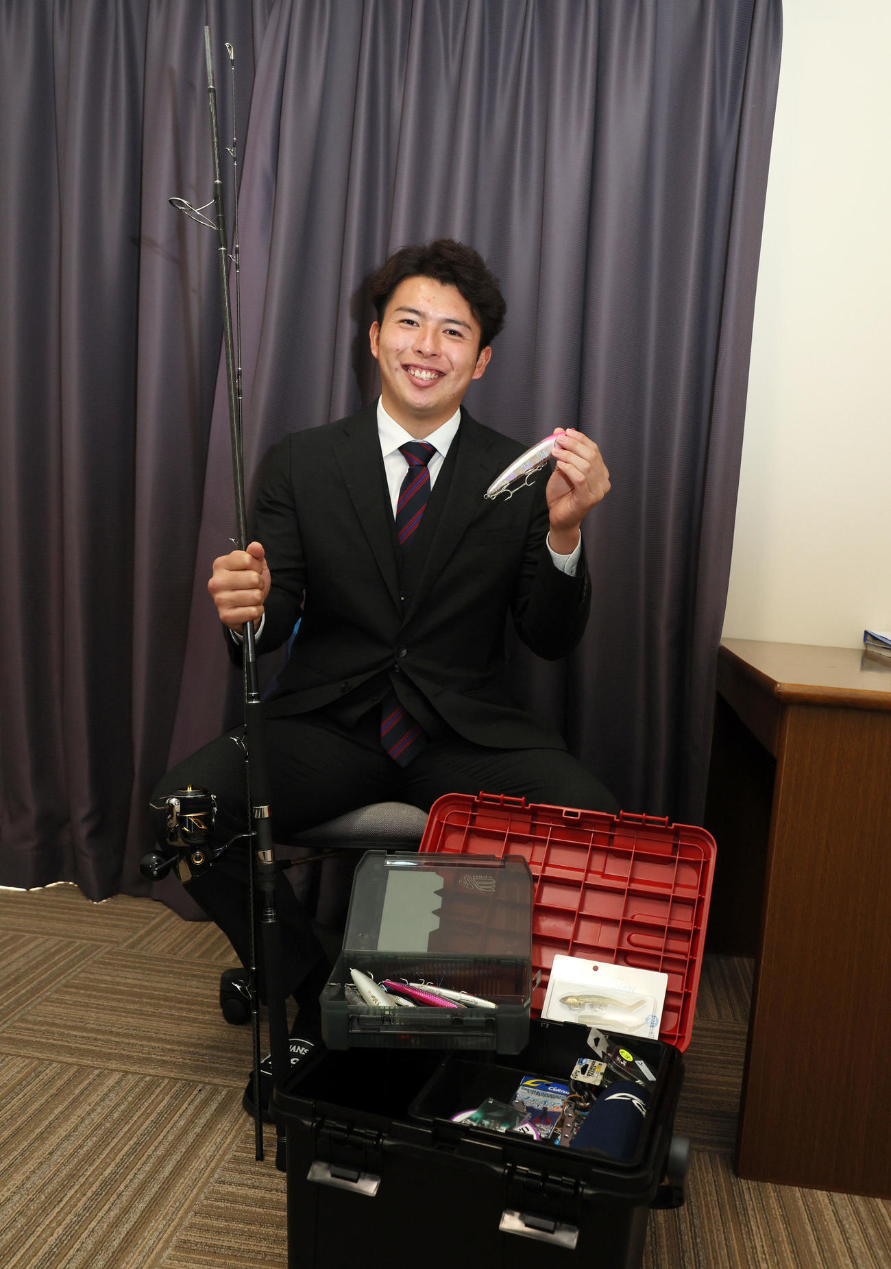 阪神ドラフト2位の椎葉は釣りグッズを持参し虎風荘へ入寮（撮影・加藤哉）