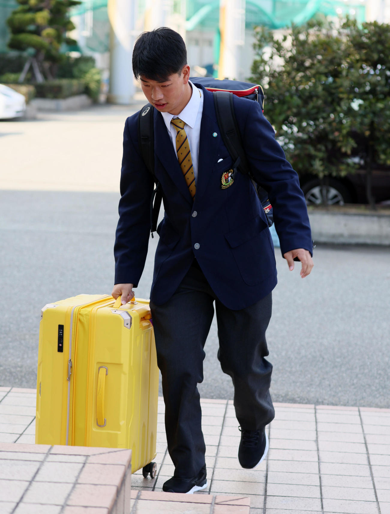 虎風荘へ入寮する百崎（撮影・加藤哉）