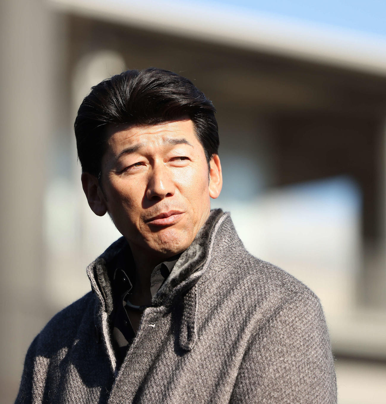 記者の質問に答えるDeNA三浦監督（撮影・河田真司）