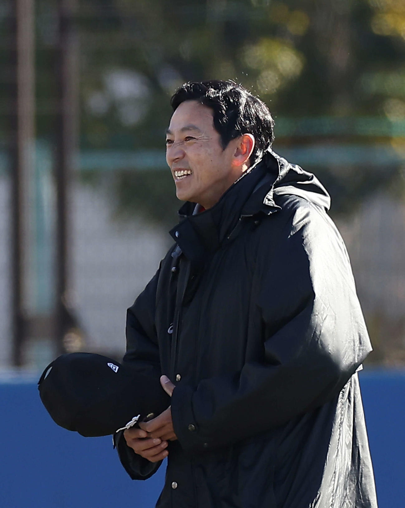笑顔を見せる度会博文氏（撮影・河田真司）
