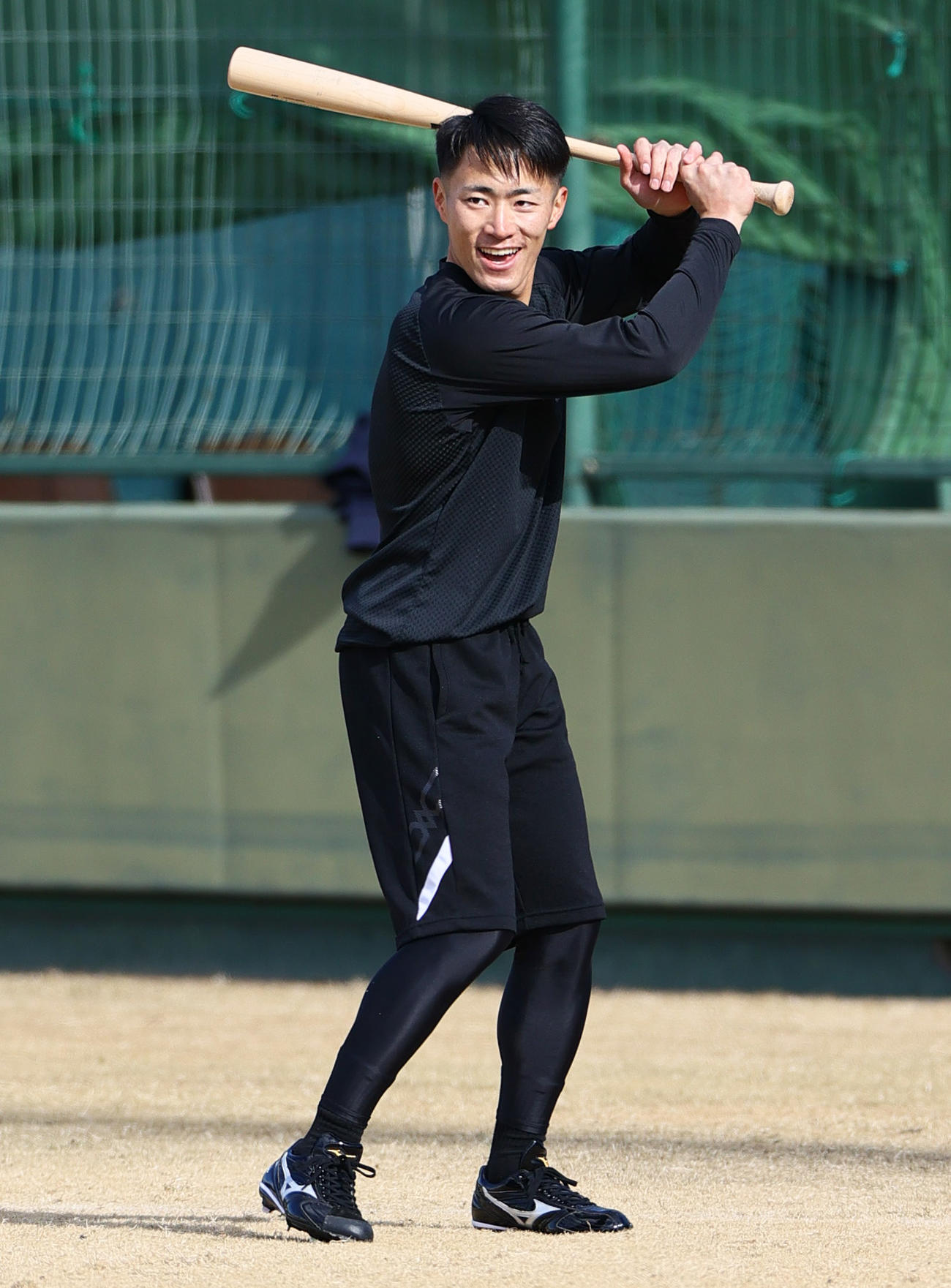 鳴尾浜球場で自主トレする阪神福島（撮影・上山淳一）