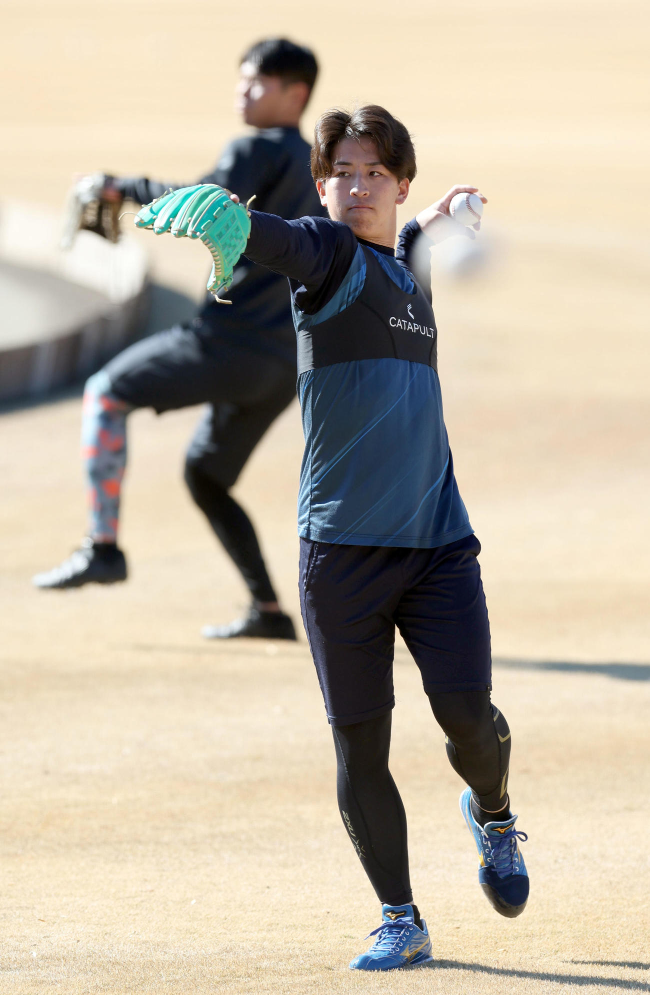 新人合同自主トレでキャッチボールをする日本ハム細野（撮影・佐藤翔太）