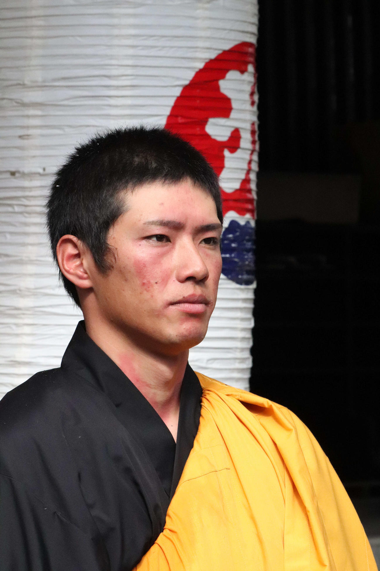 護摩行を終えた広島中村奨成捕手（撮影・前原淳）
