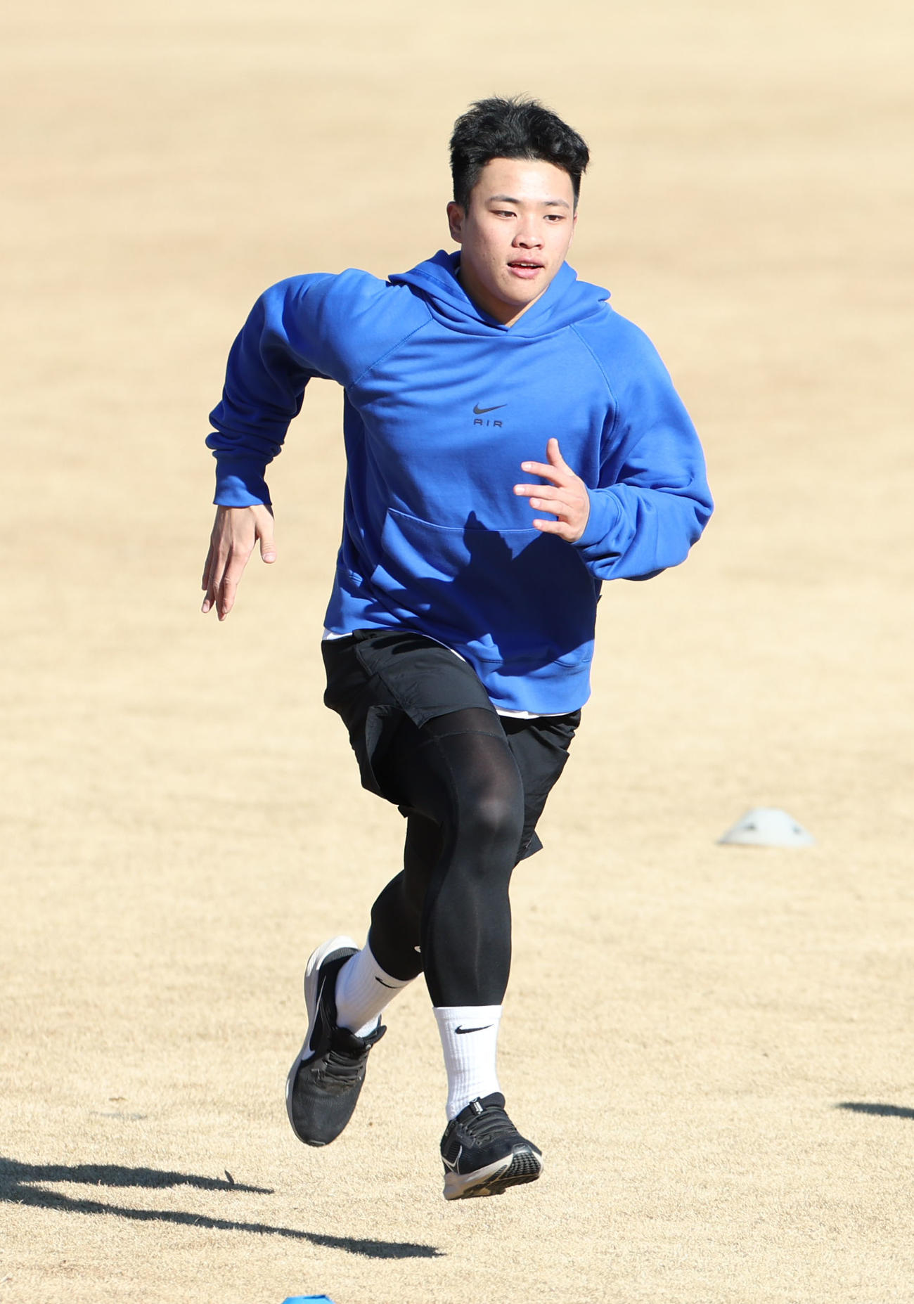 新人合同自主トレに参加する日本ハム孫易磊（撮影・佐藤翔太）