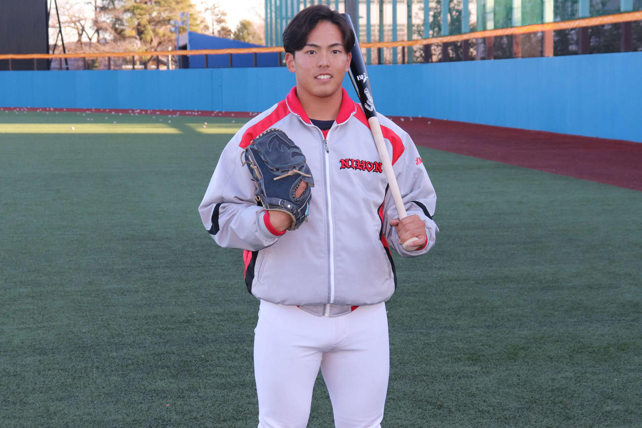 大学ラストイヤー、投手と野手の二刀流に挑戦する日大の山内（撮影・保坂淑子）