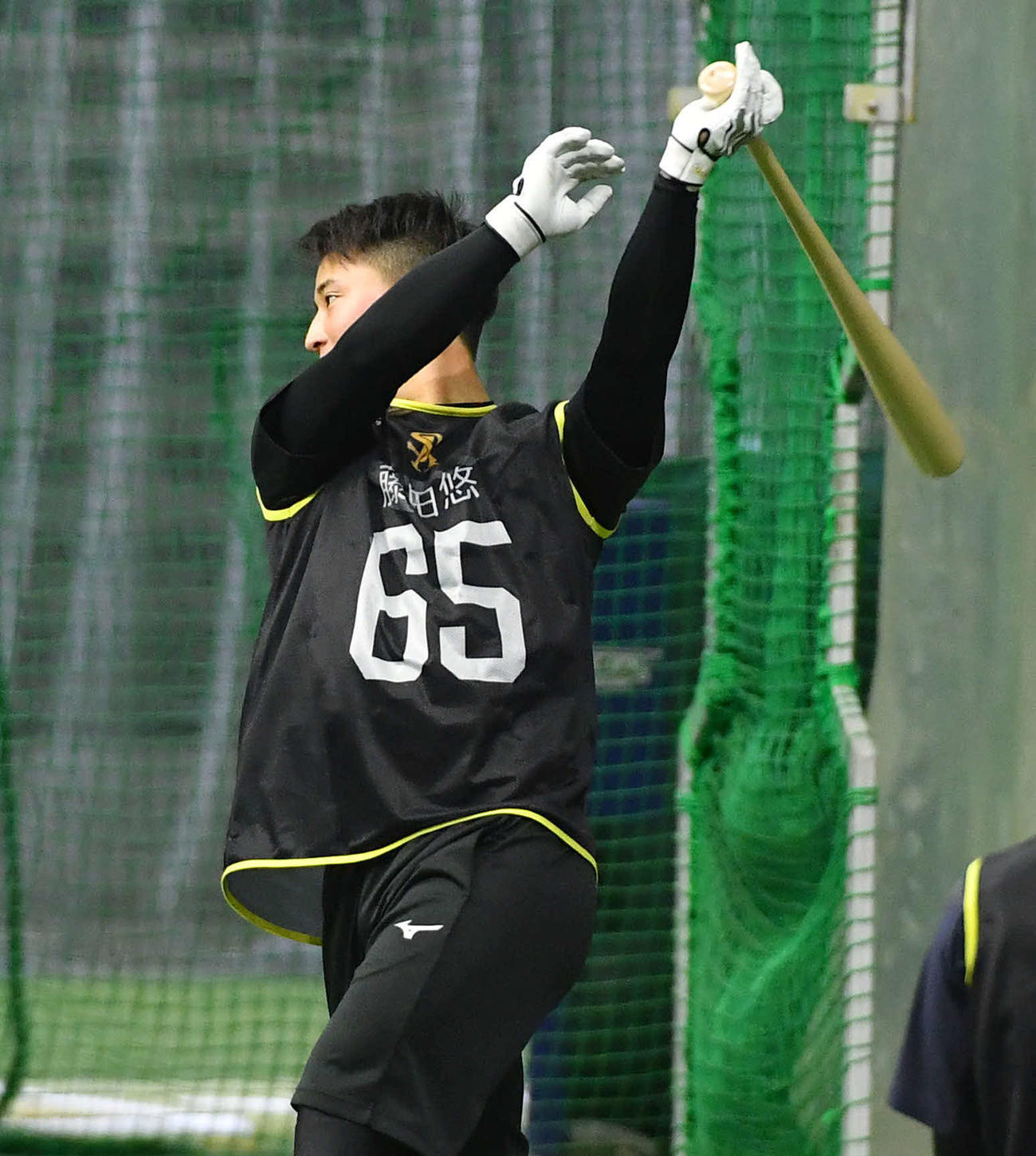 打撃練習を行うソフトバンク藤田悠（撮影・岩下翔太）