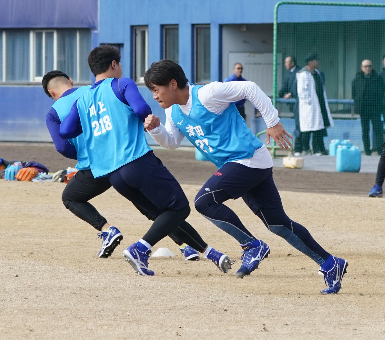ランニングメニューをする津田（右）（撮影・森本幸一）