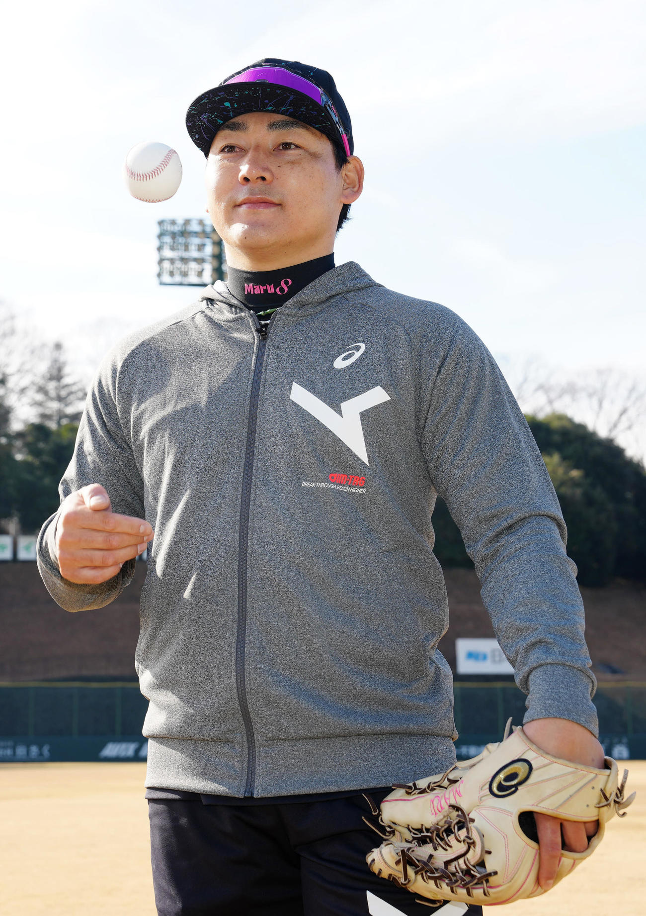 自主トレを公開した巨人丸（撮影・江口和貴）