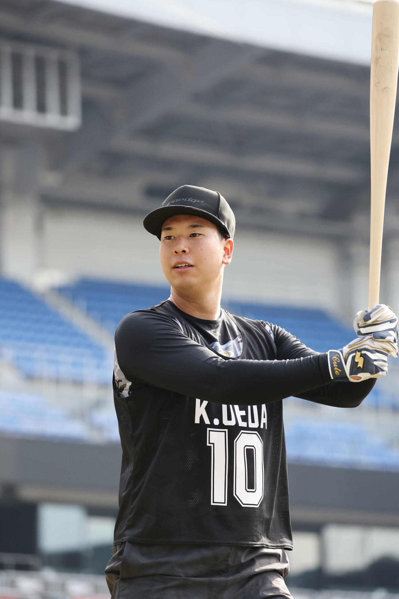 トス打撃をするロッテドラフト1位の上田（撮影・宮地輝）