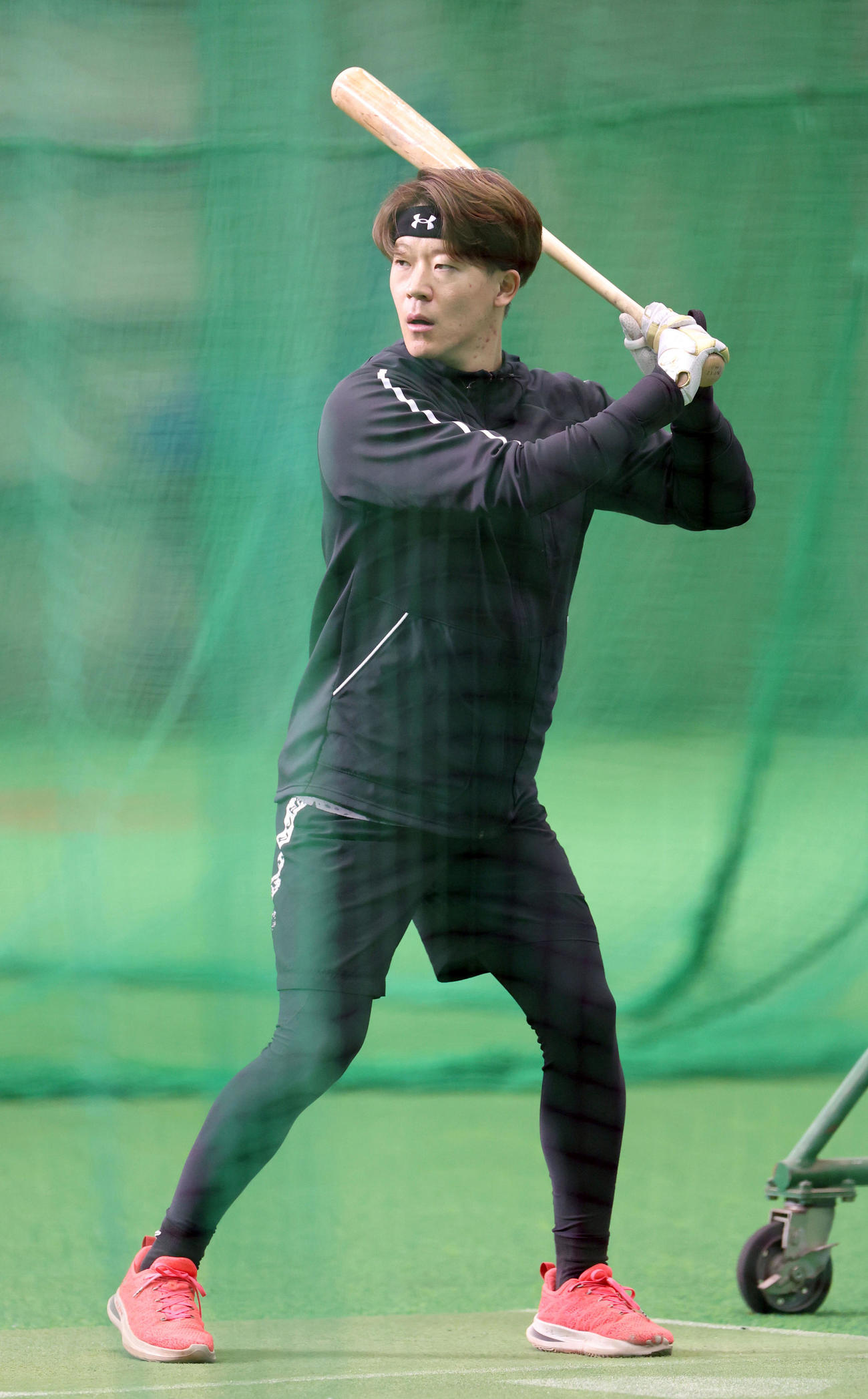 打撃練習をする日本ハム矢沢（撮影・佐藤翔太）