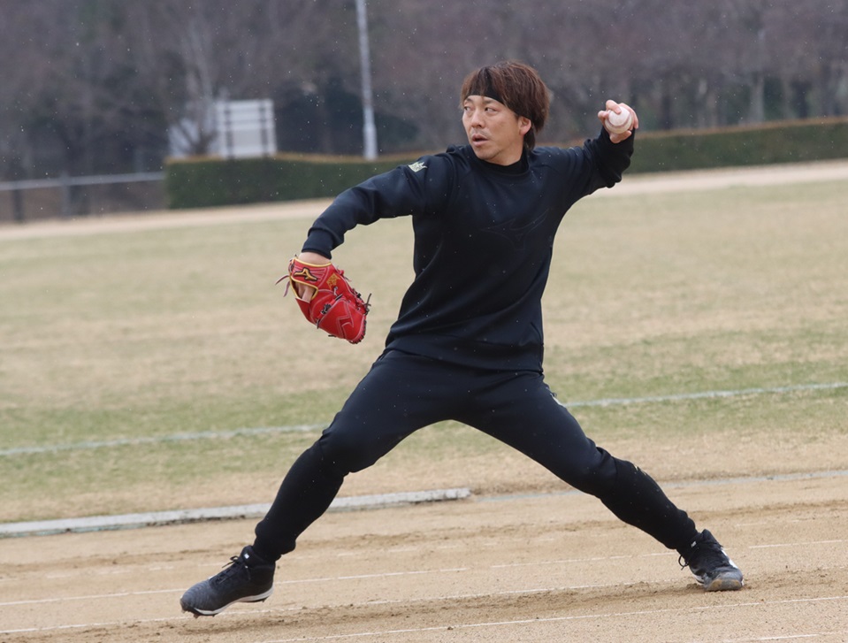 芦屋市内で自主トレをする日本ハムの宮西（撮影・永野高輔）