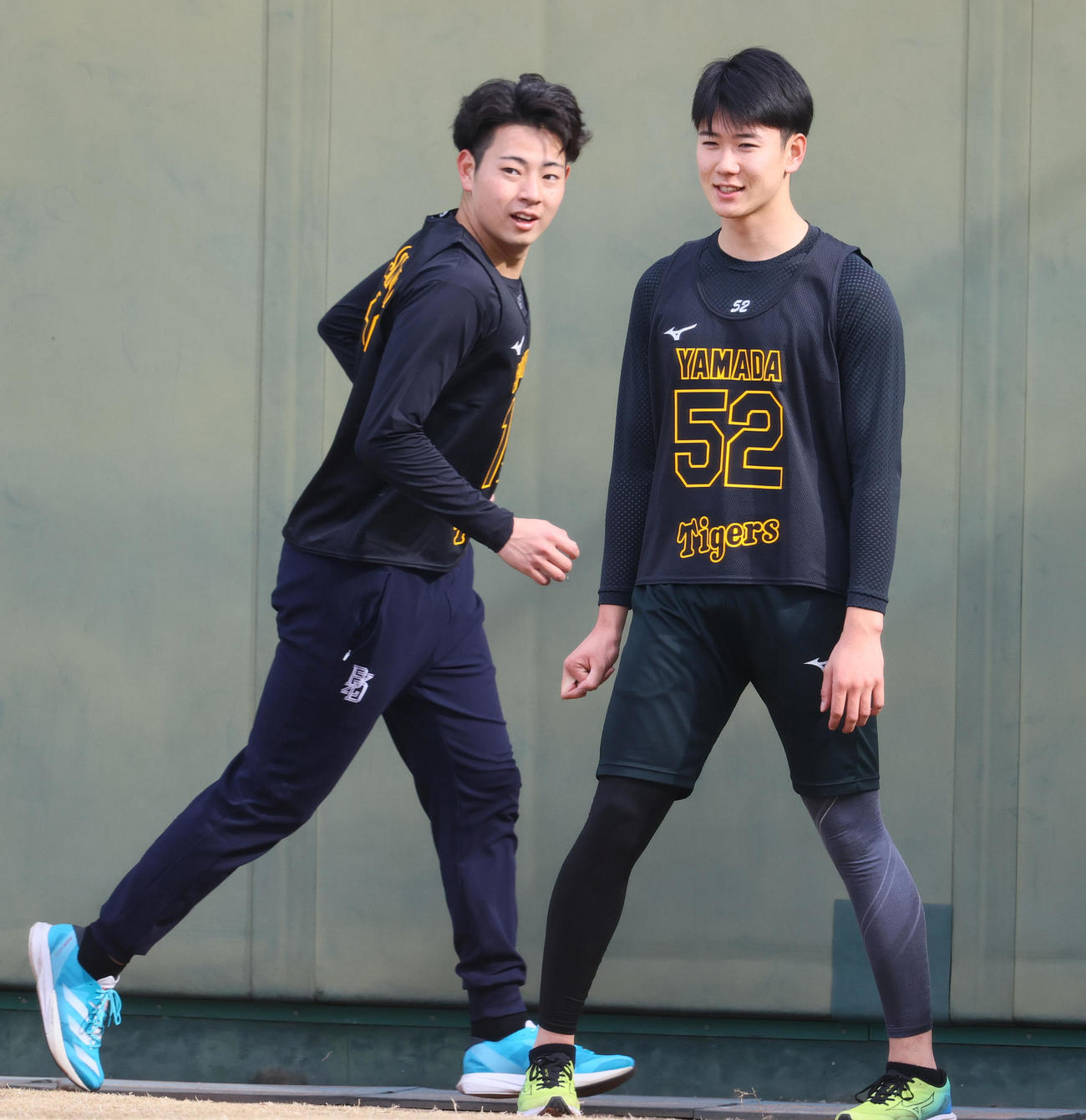 新人合同自主トレでトレーニングする阪神下村（撮影・上山淳一）