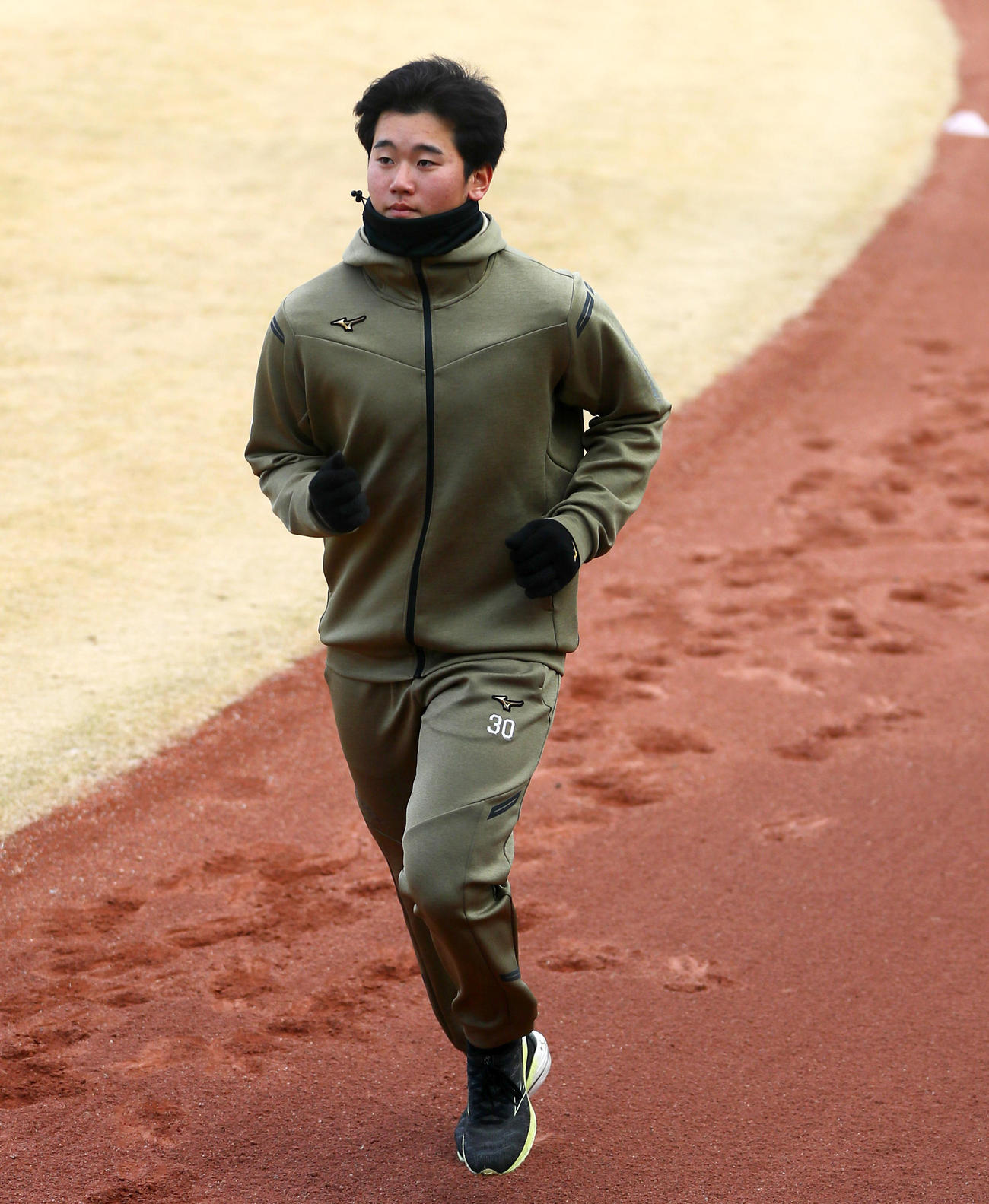 鳴尾浜球場で自主トレする阪神門別（撮影・上山淳一）