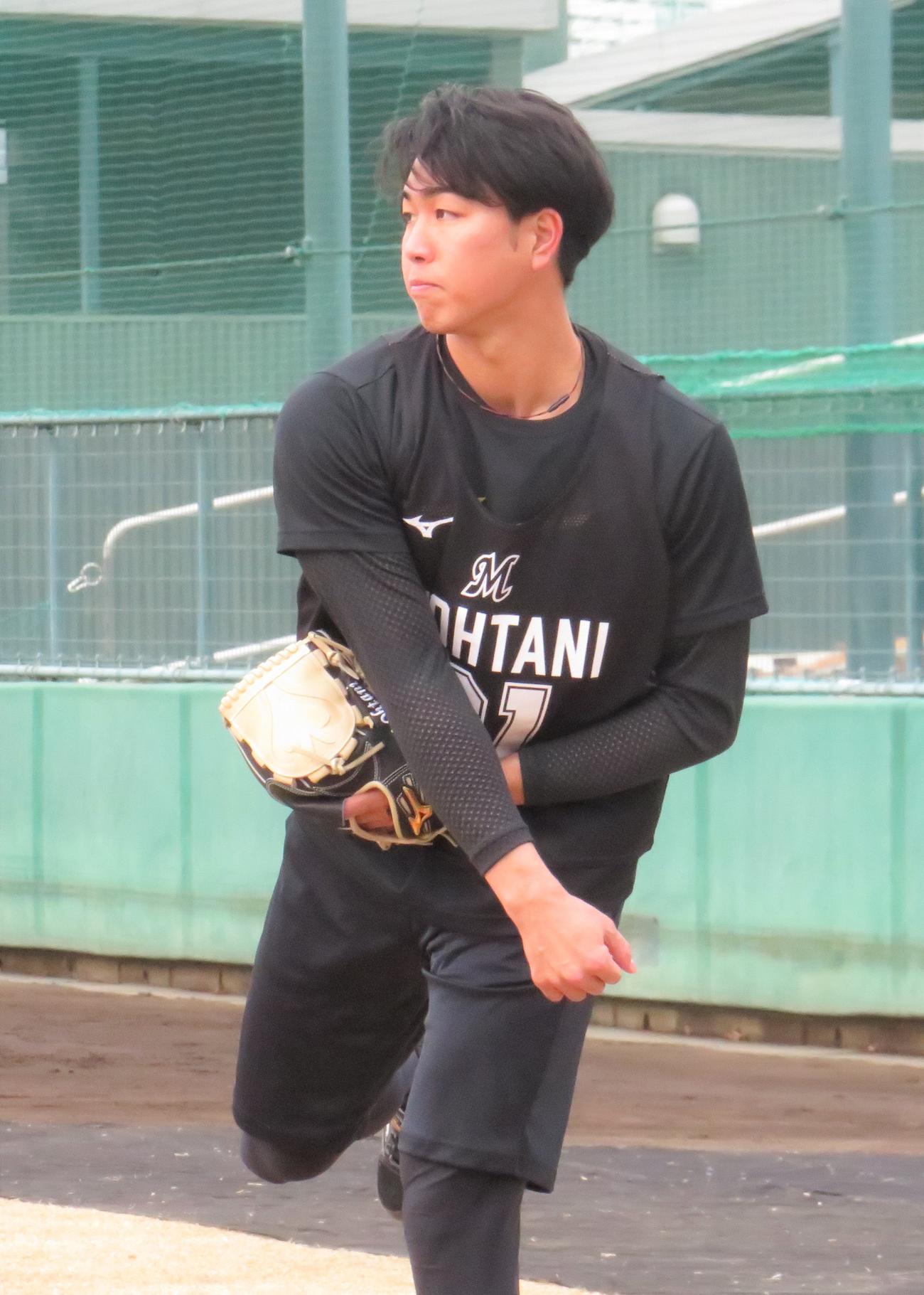 新人合同自主トレに参加したドラフト2位の大谷（撮影・星夏穂）