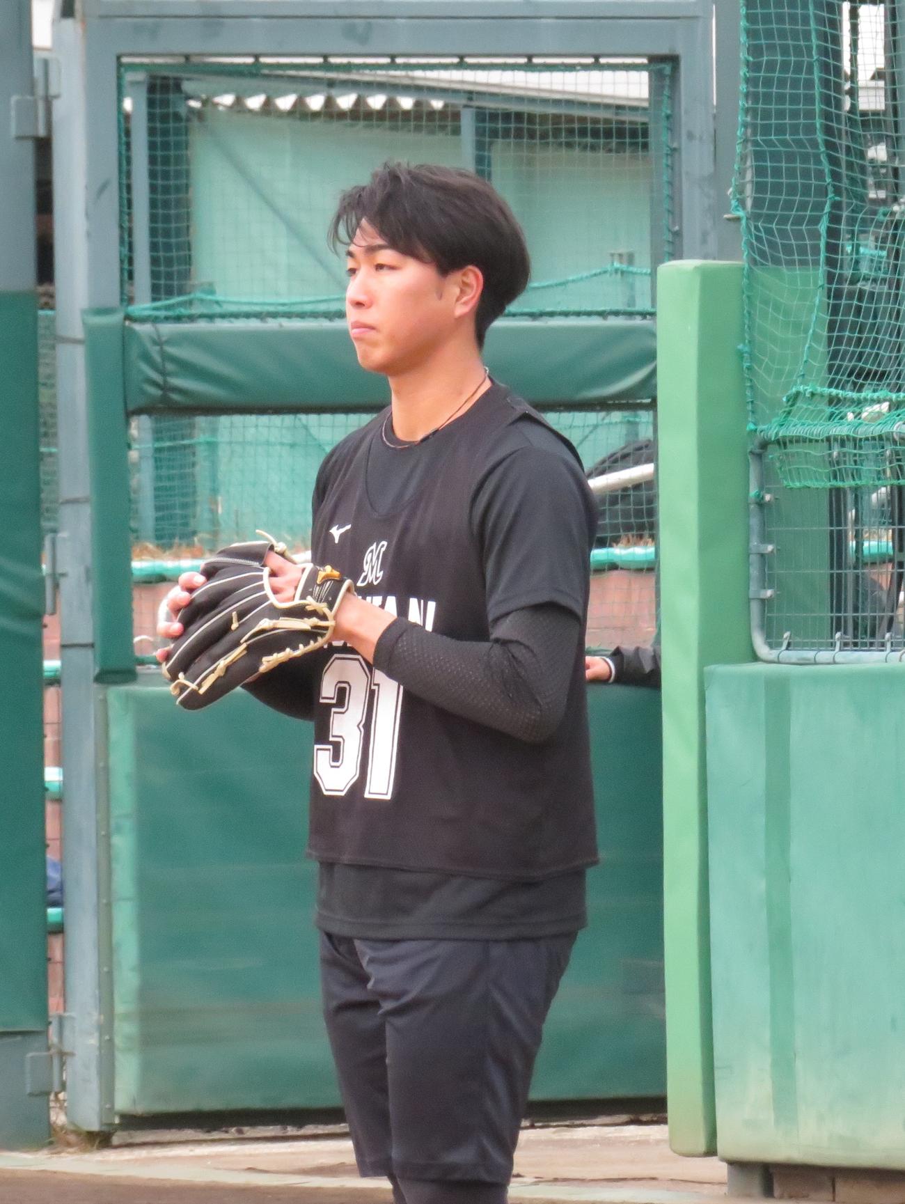 新人合同自主トレに参加したドラフト2位の大谷（撮影・星夏穂）