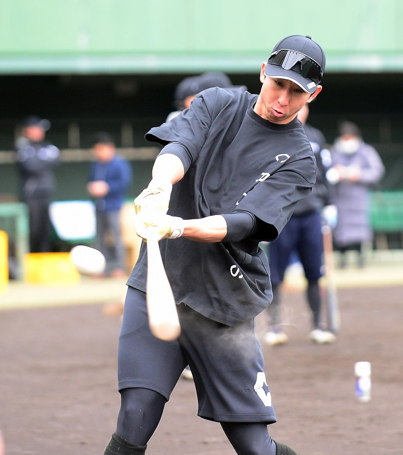 トス打撃に励む福田